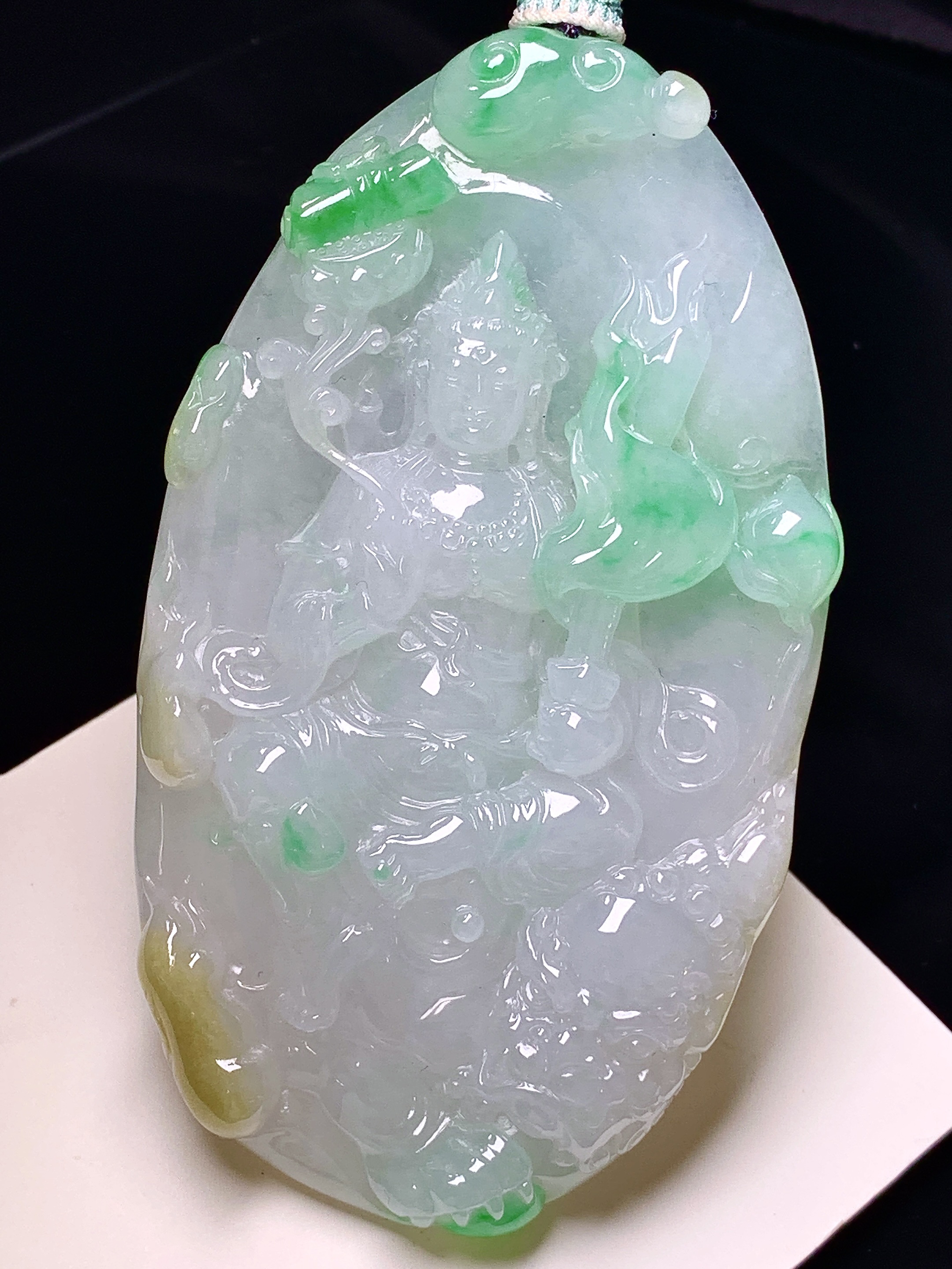 飘黄绿翡文殊菩萨吊坠 玉质细腻 色泽艳丽清新 水润亮眼 整体尺寸81*46.6*8.2 a5