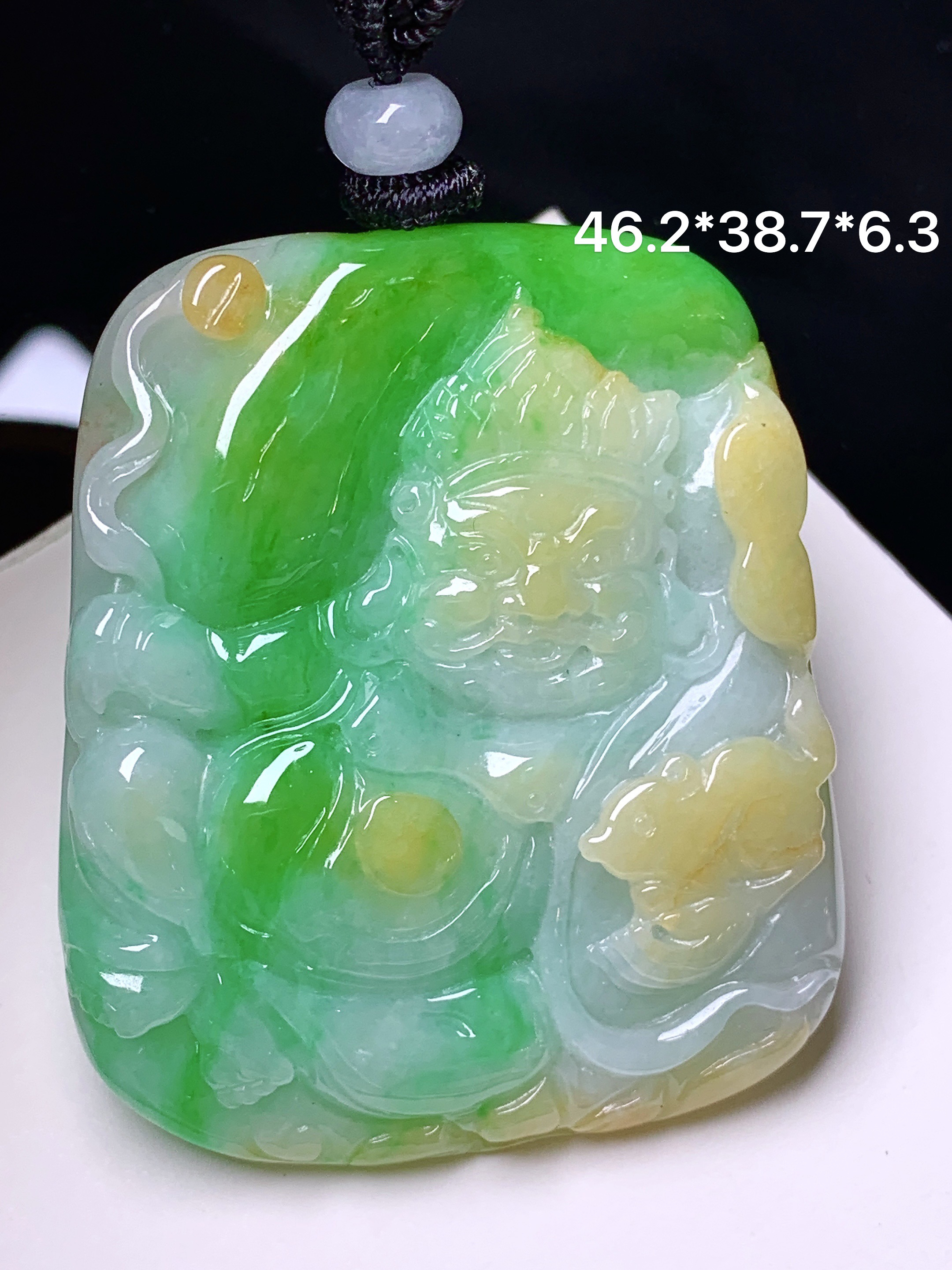 飘黄绿翡财神爷吊坠 玉质细腻 色泽艳丽清新 水润亮眼 整体尺寸46.2*38.7*6.3 w1
