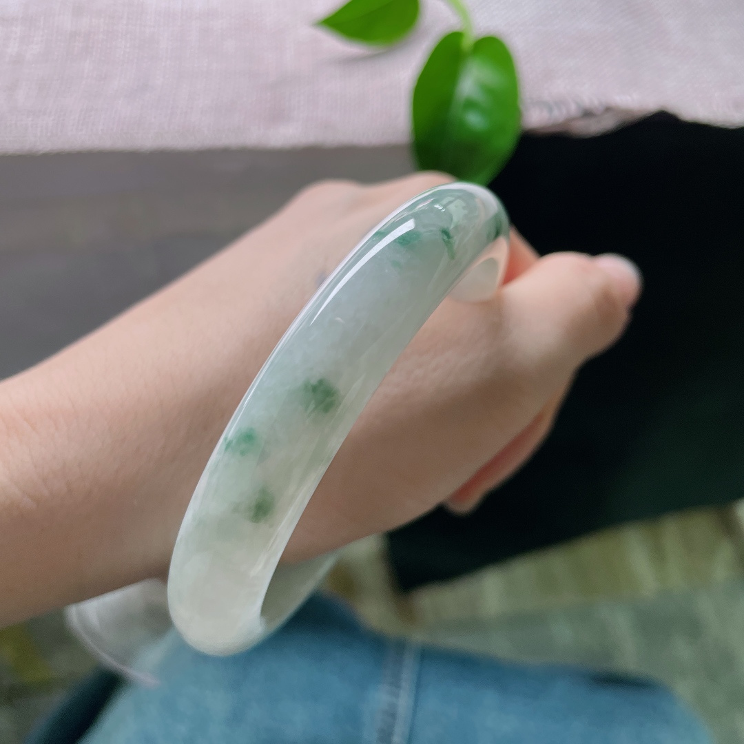 61.8/11.8/7.8，飘花正圈，水润，细腻，甜美，优雅，一点皮纹，ss52201a