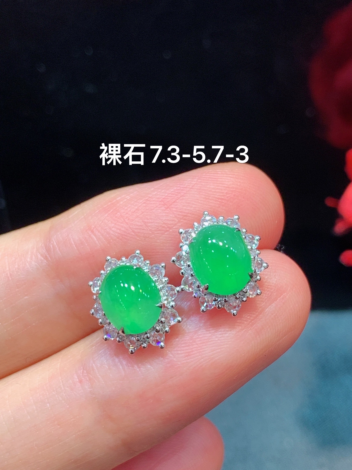 ️ 阳绿蛋面耳钉 随手拍 实物更美，7.3-5.7-3