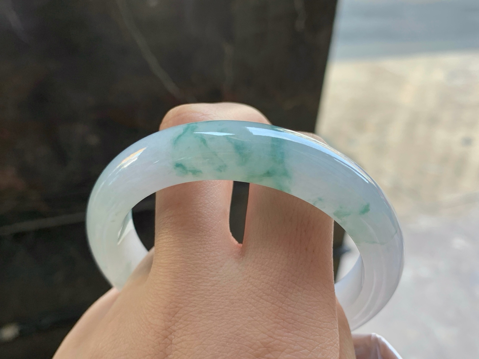 56.5-12.8-9.1

蓝花手镯^_^玉质温润 细腻