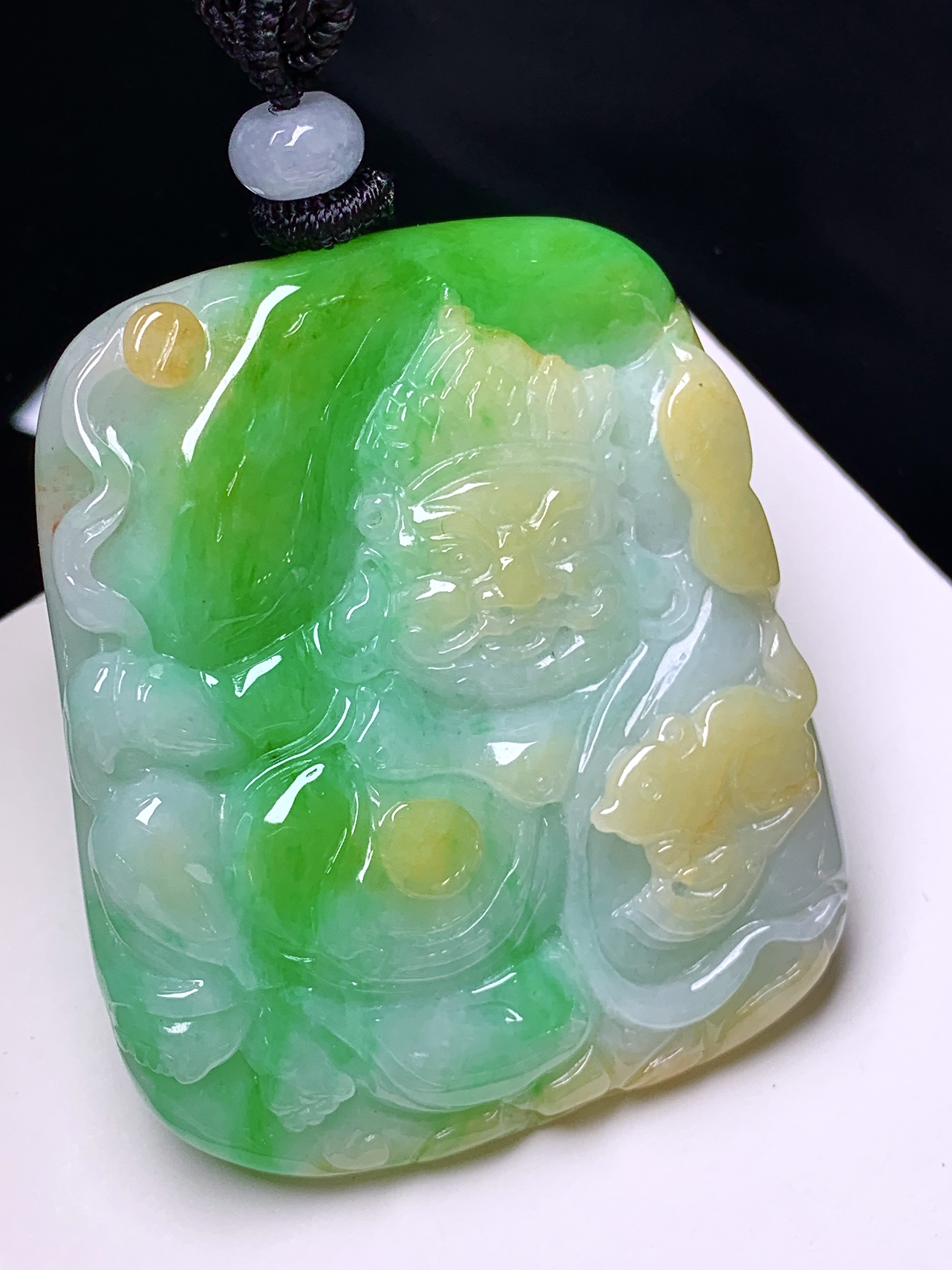 飘黄绿翡财神爷吊坠 玉质细腻 色泽艳丽清新 水润亮眼 整体尺寸46.2*38.7*6.3 w1