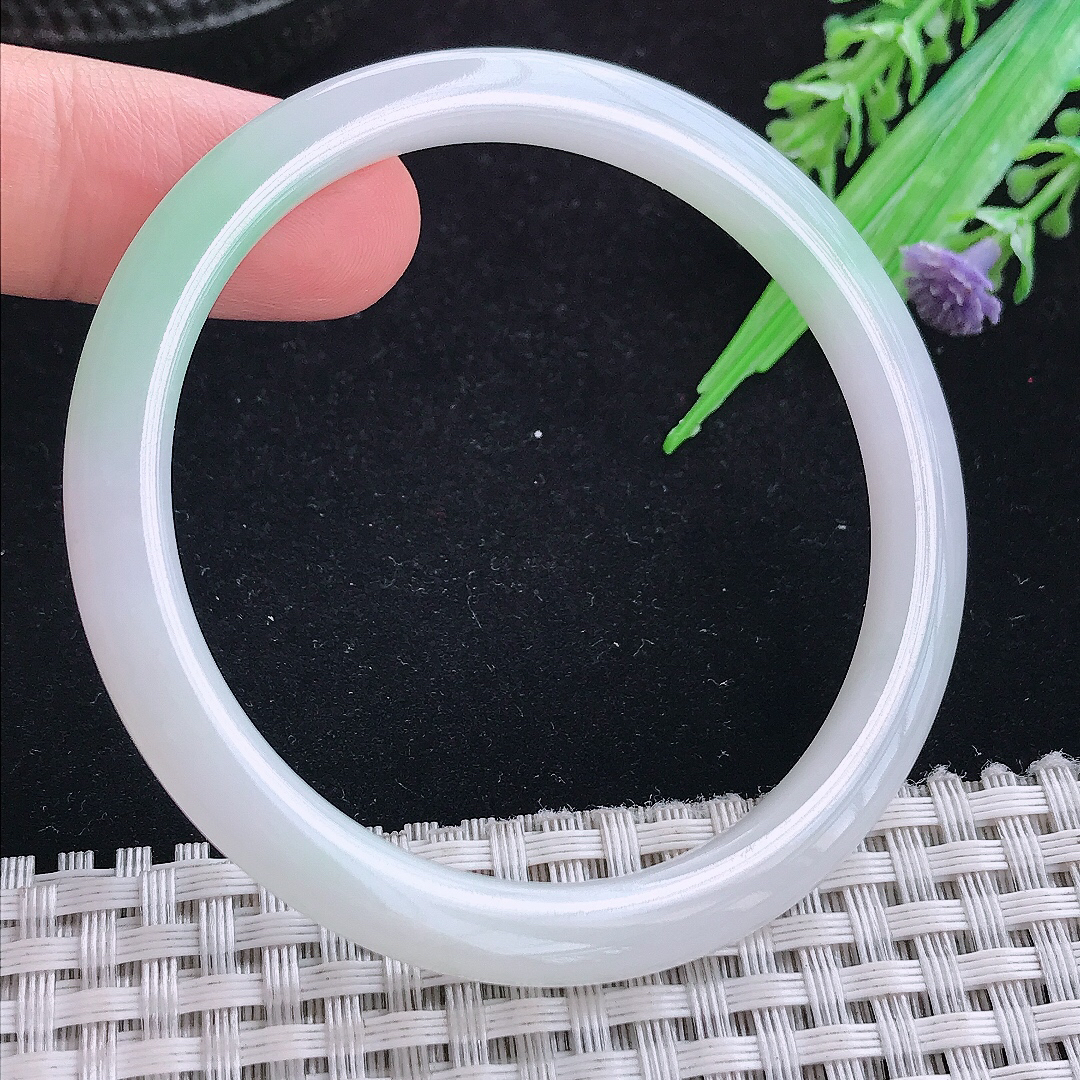 实拍A货翡翠53.5/5.3/6.8叮当镯老坑秀气冰胶飘绿细条手镯玉手镯