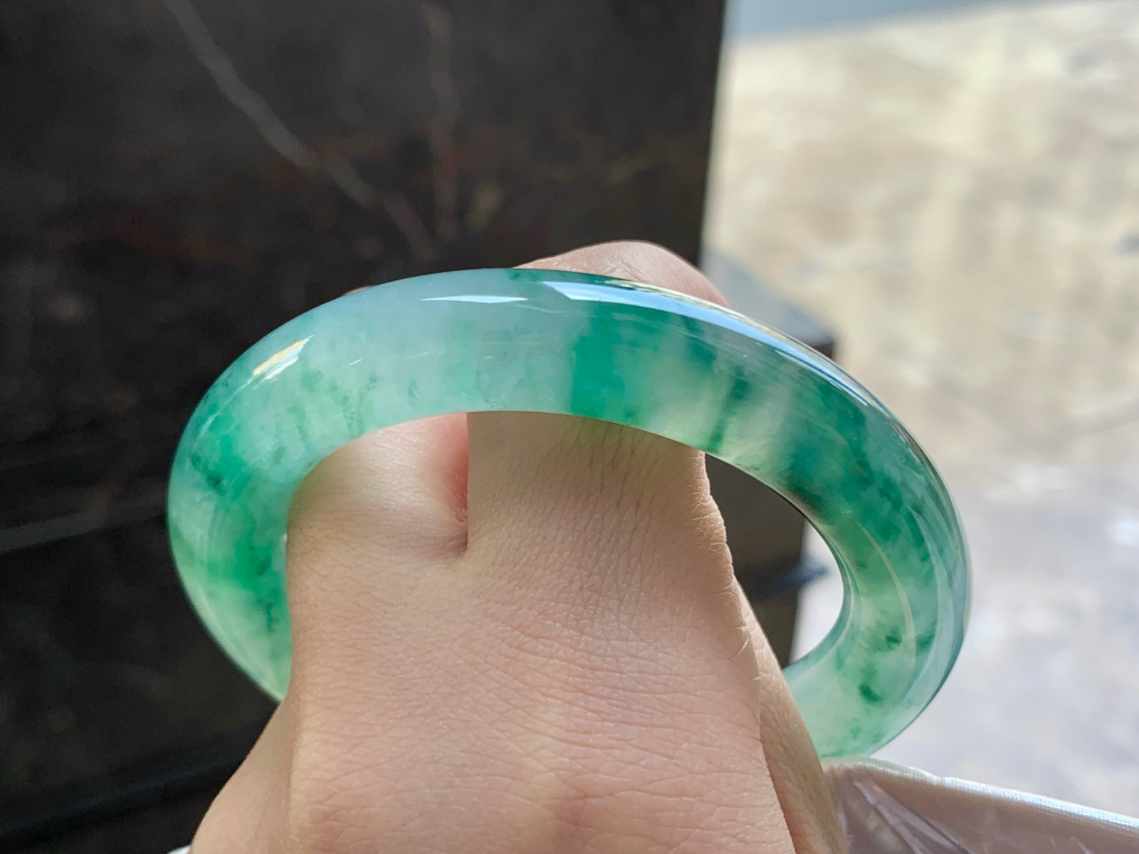 53-11.5

绿花圆条手镯^_^飘花灵韵鲜艳