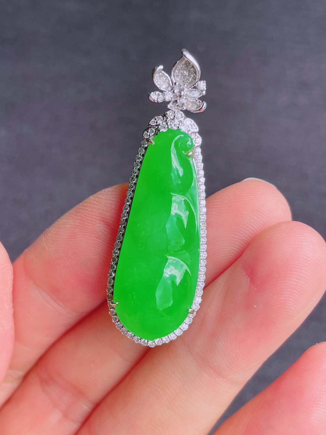 高冰绿福豆吊坠，晶莹剔透，新颖时尚，无裂，31-12-3