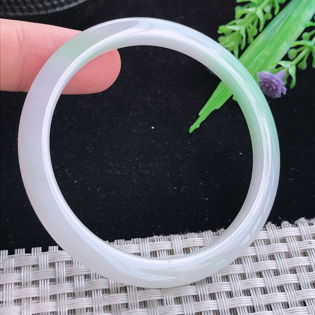 实拍A货翡翠53.5/5.3/6.8叮当镯老坑秀气冰胶飘绿细条手镯玉手镯