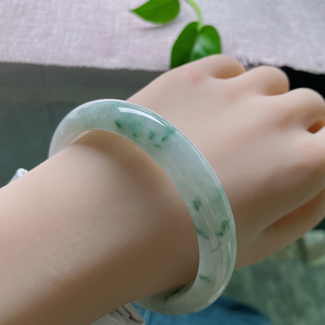 61.8/11.8/7.8，飘花正圈，水润，细腻，甜美，优雅，一点皮纹，ss52201a