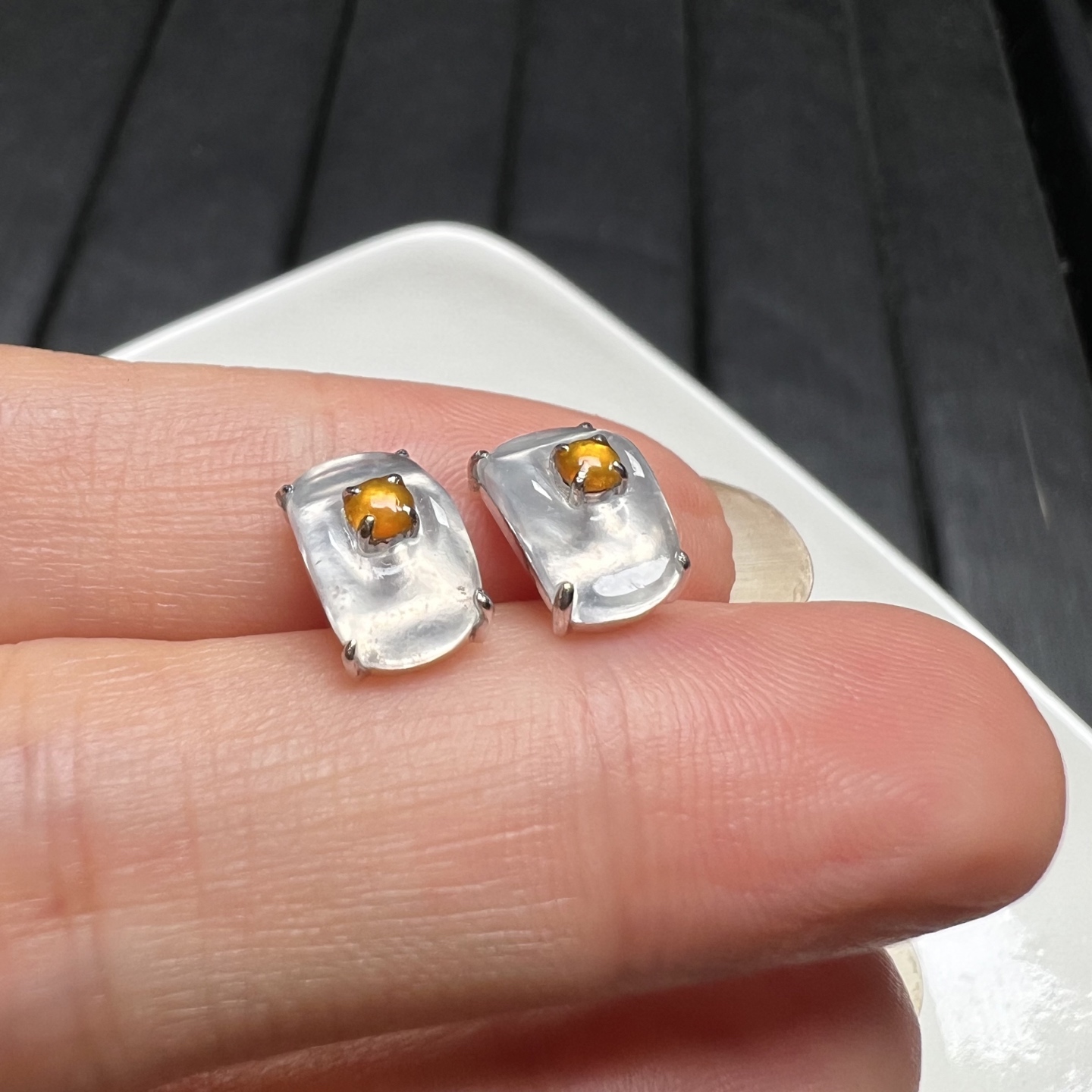 18k金镶嵌高冰玻璃种起荧光风生水起耳钉设计款元宝高品质小精品，9.6-5.9-4.2