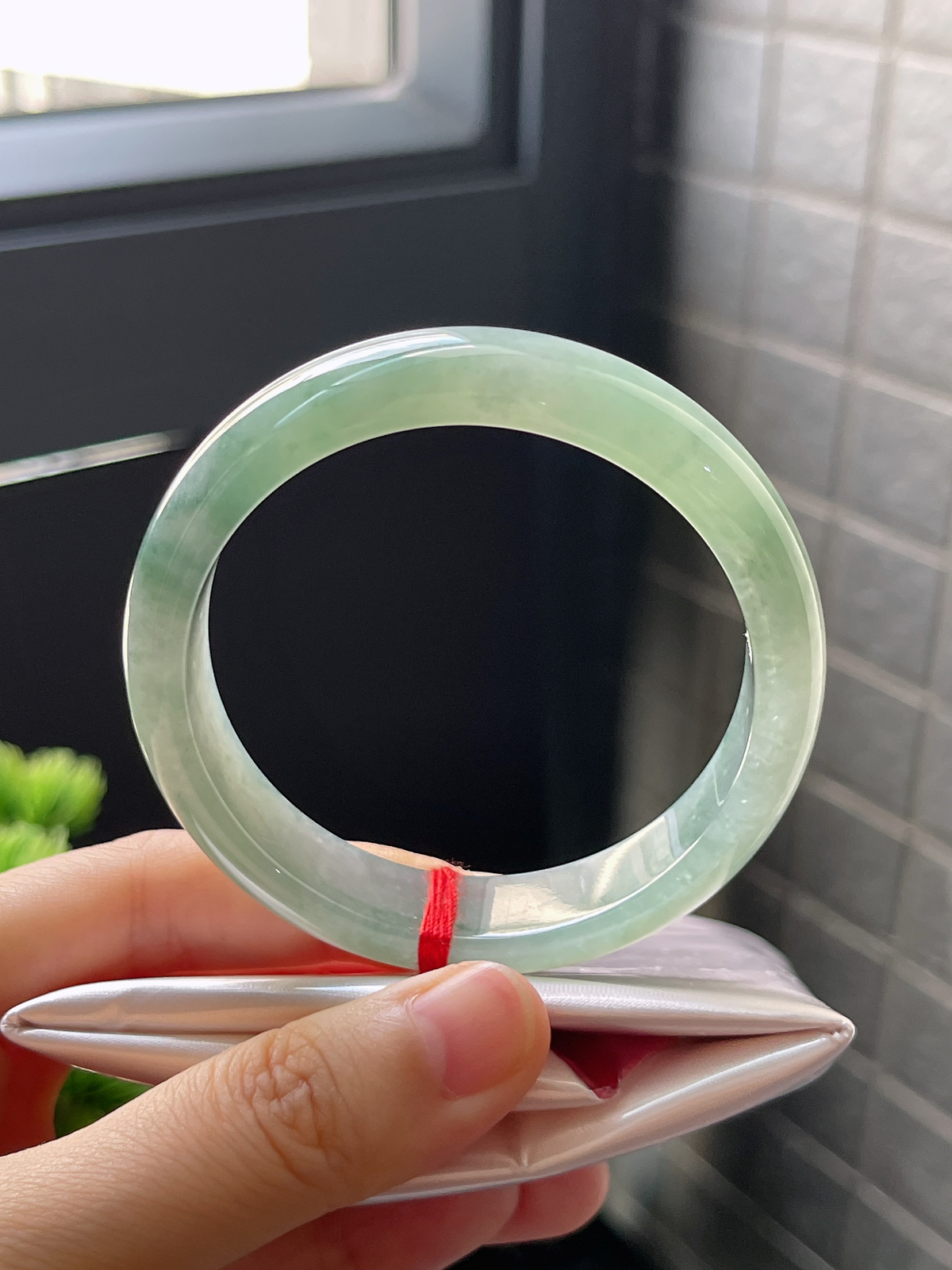 正圈54.3，冰糯飘花正圈翡翠手镯