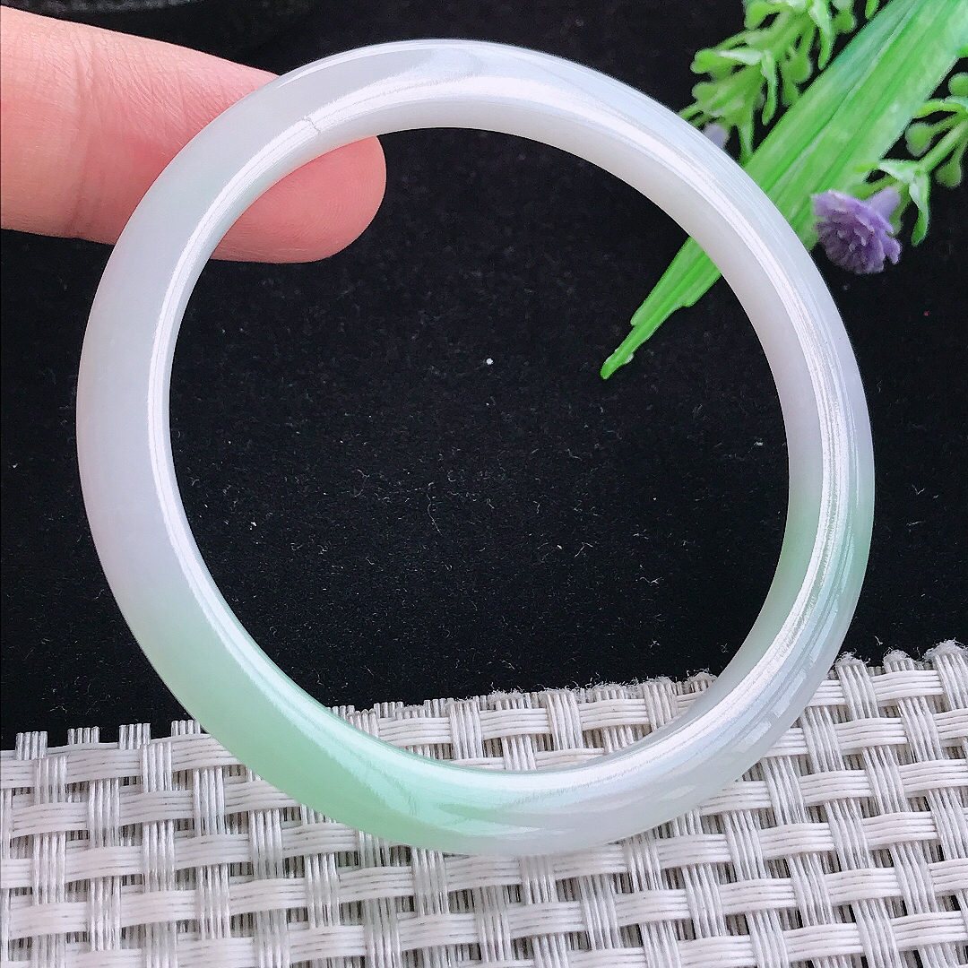 实拍A货翡翠53.5/5.3/6.8叮当镯老坑秀气冰胶飘绿细条手镯玉手镯