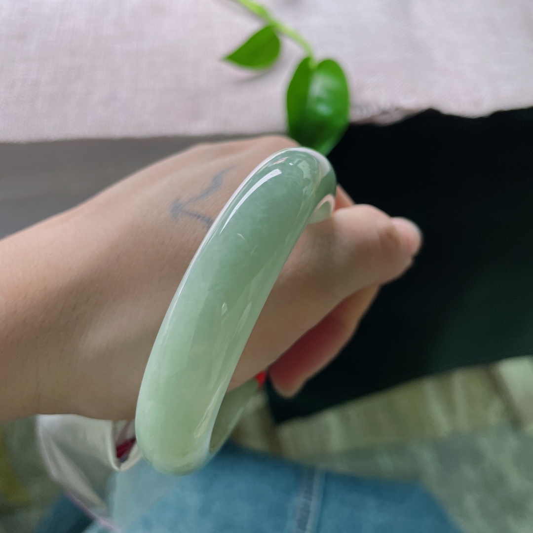 54.5/13.5/8.6绿底正圈，水润细腻，清新简约大方，贵气，有纹，ss53199a