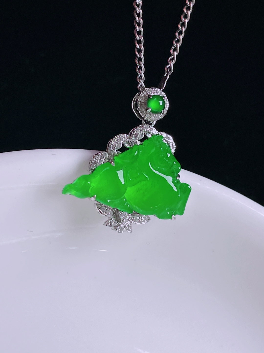 冰绿马牌，老种起光，细底通透，尺寸：21/18/4.6mm0525