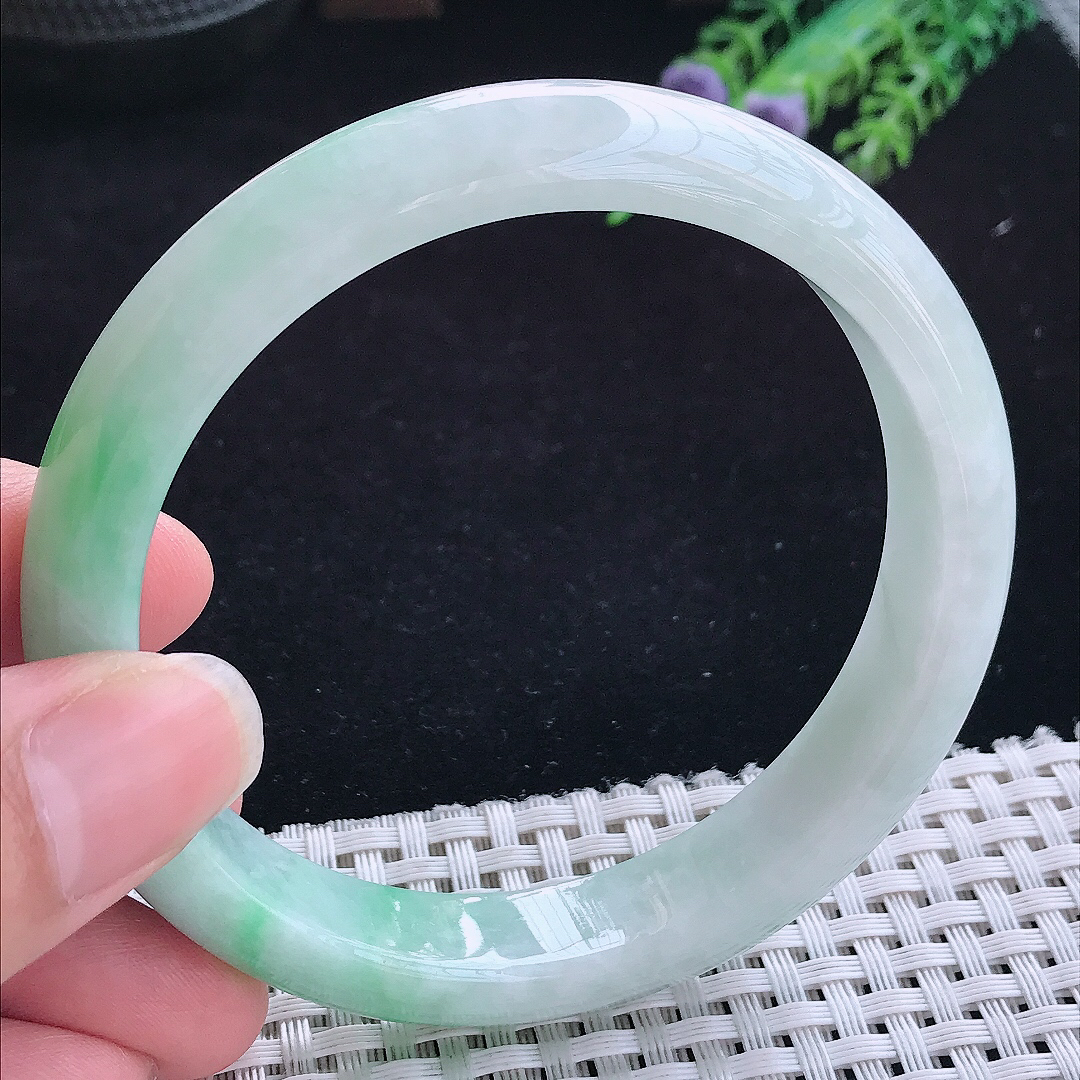 实拍A货翡翠61.5/12.8/8.3大圈口老坑飘阳绿手镯平安玉手镯