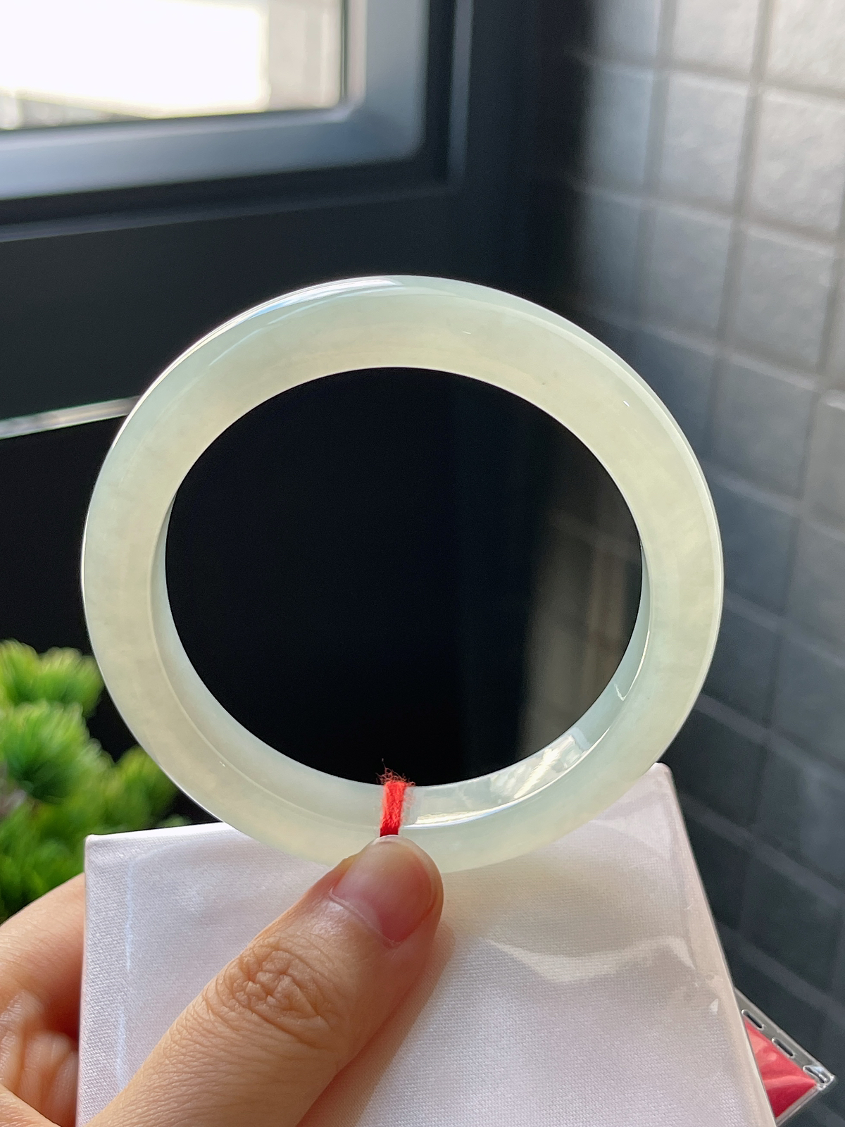 正圈57.7，胶润淡绿翡翠正圈手镯