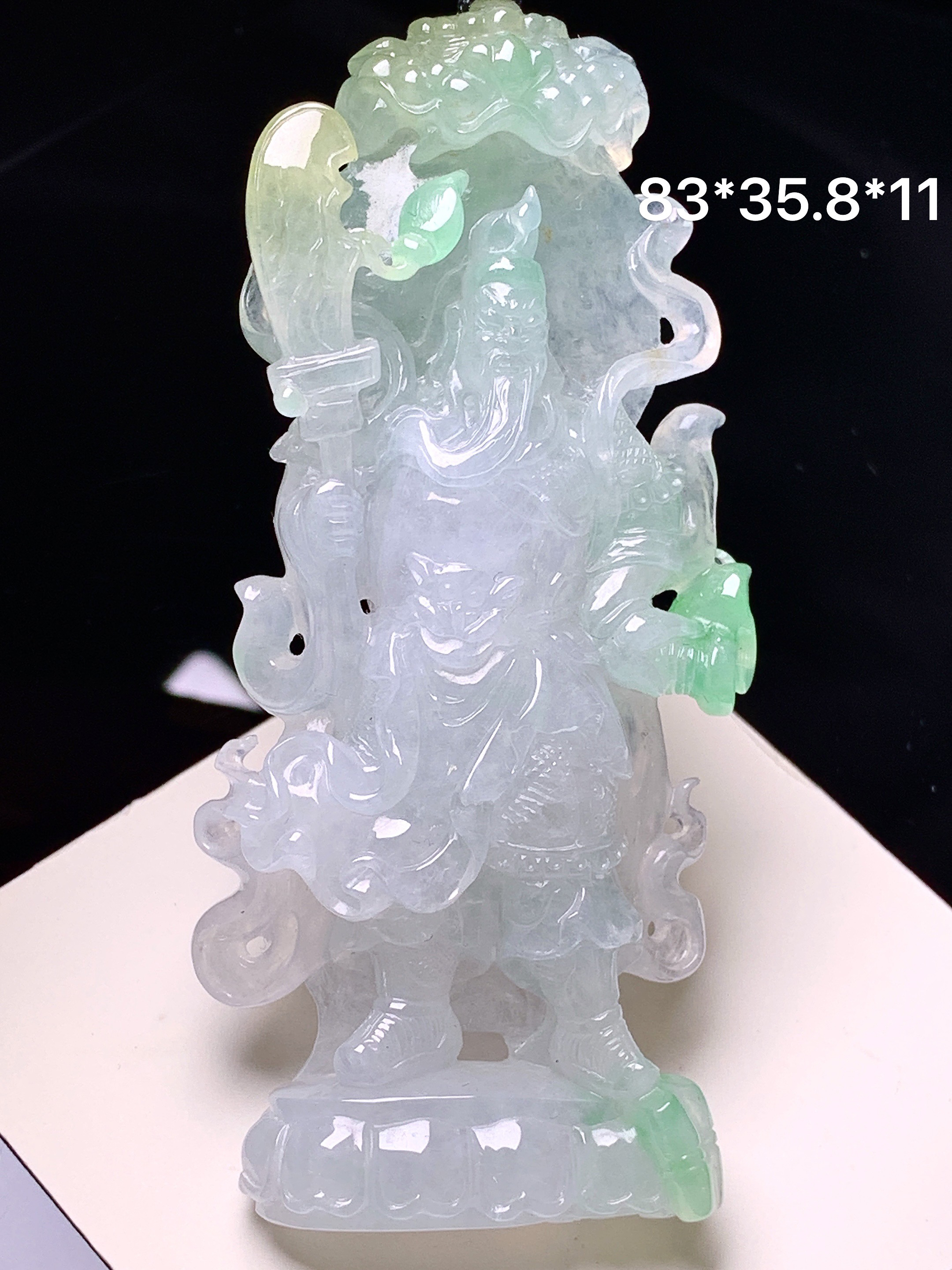 飘黄绿翡关公吊坠 玉质细腻 色泽艳丽清新 水润亮眼 整体尺寸83*35.8*11 a5