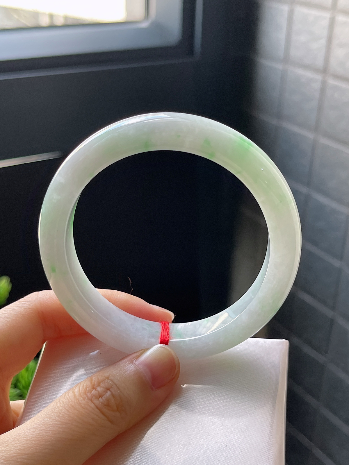 正圈56.8，糯化飘花翡翠手镯