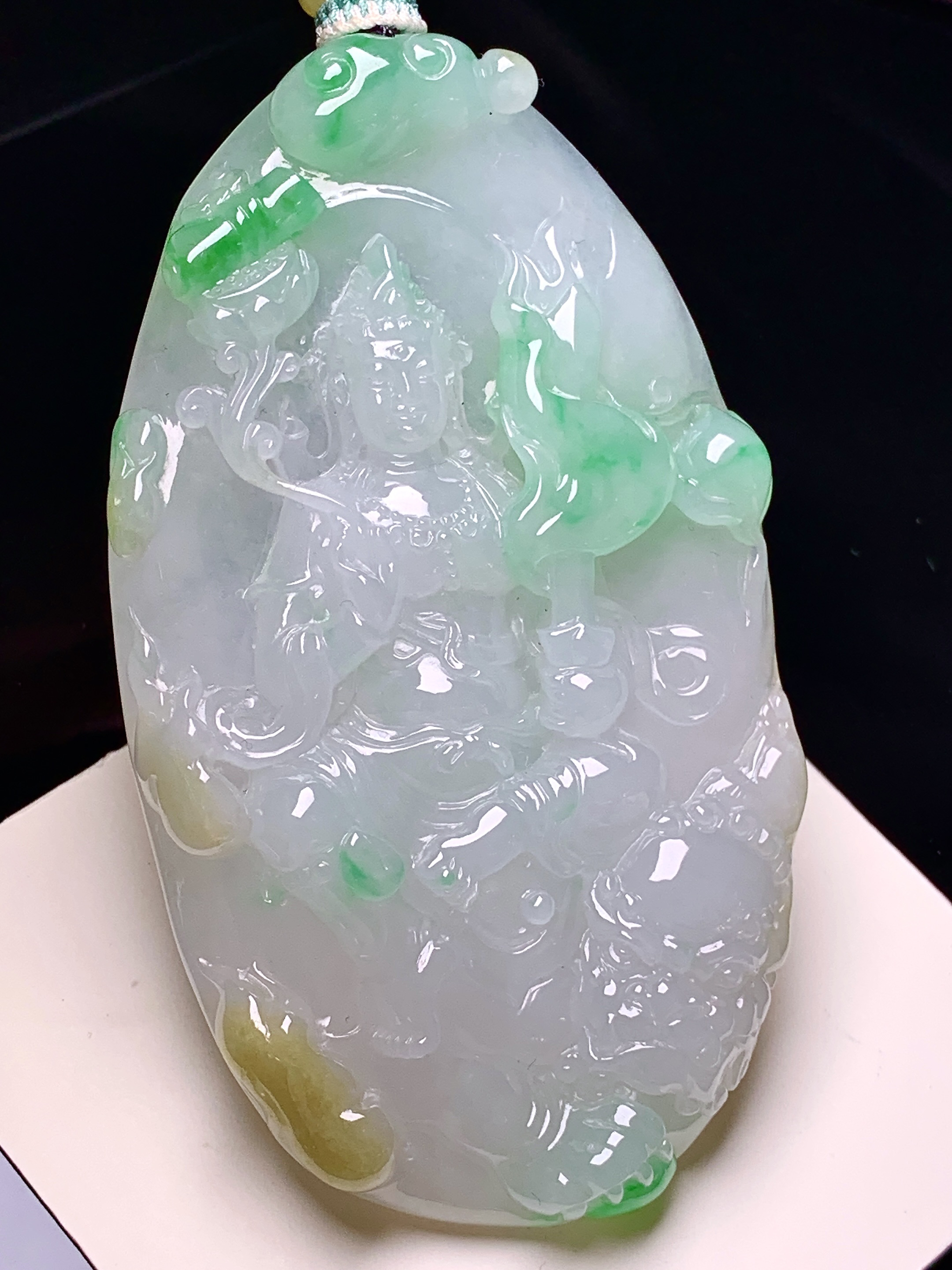 飘黄绿翡文殊菩萨吊坠 玉质细腻 色泽艳丽清新 水润亮眼 整体尺寸81*46.6*8.2 a5