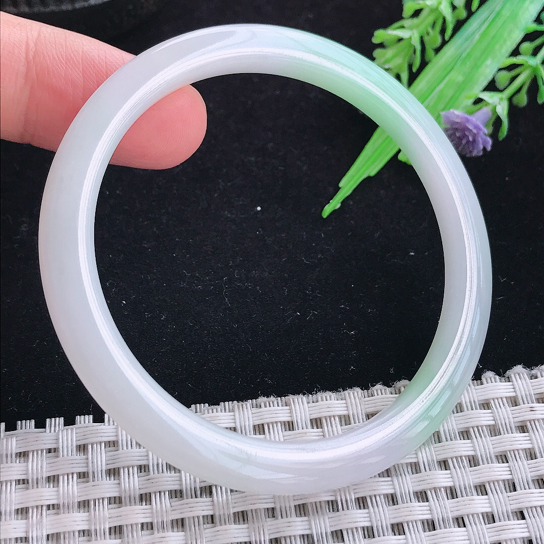 实拍A货翡翠53.5/5.3/6.8叮当镯老坑秀气冰胶飘绿细条手镯玉手镯