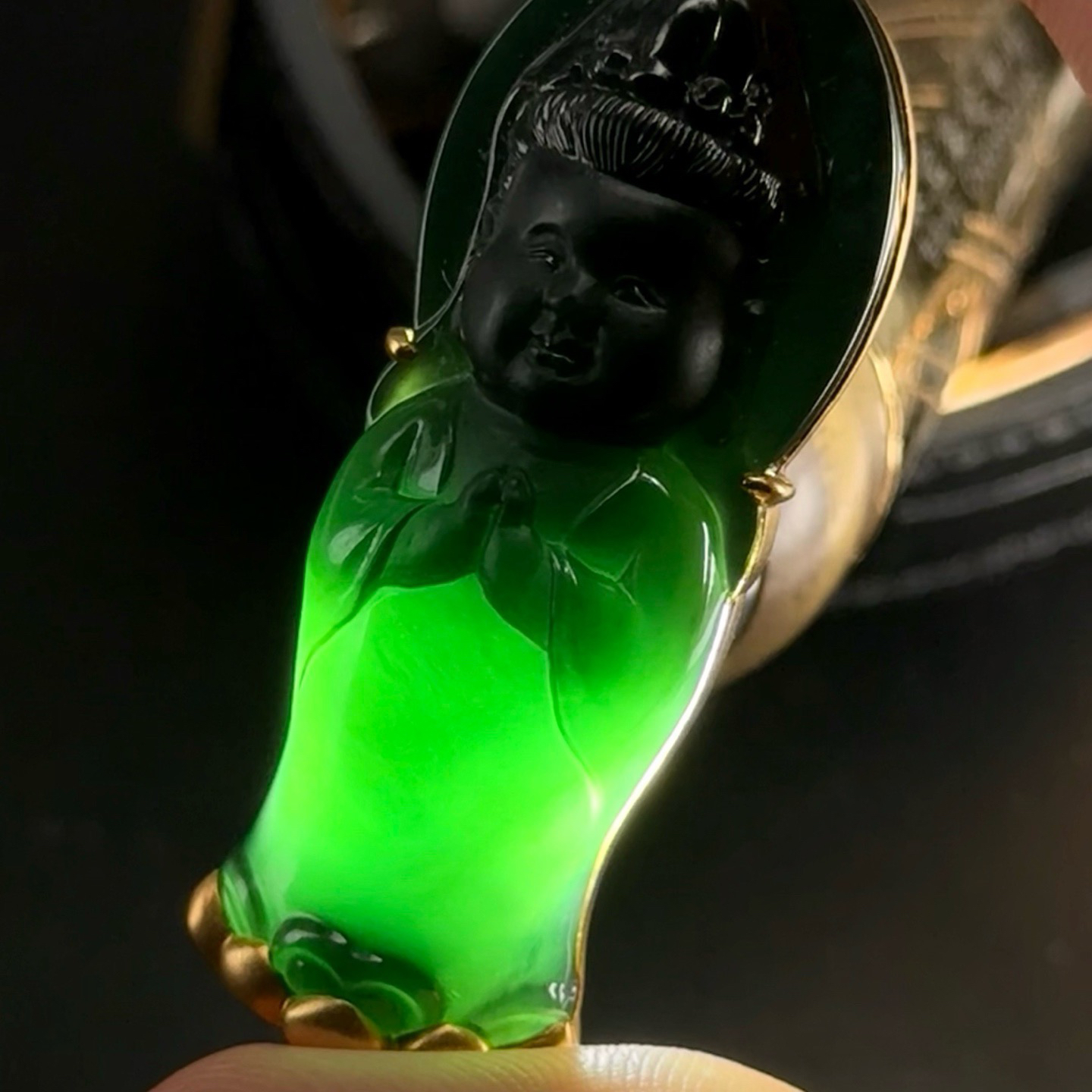 精品18k墨翠宝宝观音 种好色正 黑度好 打灯通透 油性十足 尺寸57.4