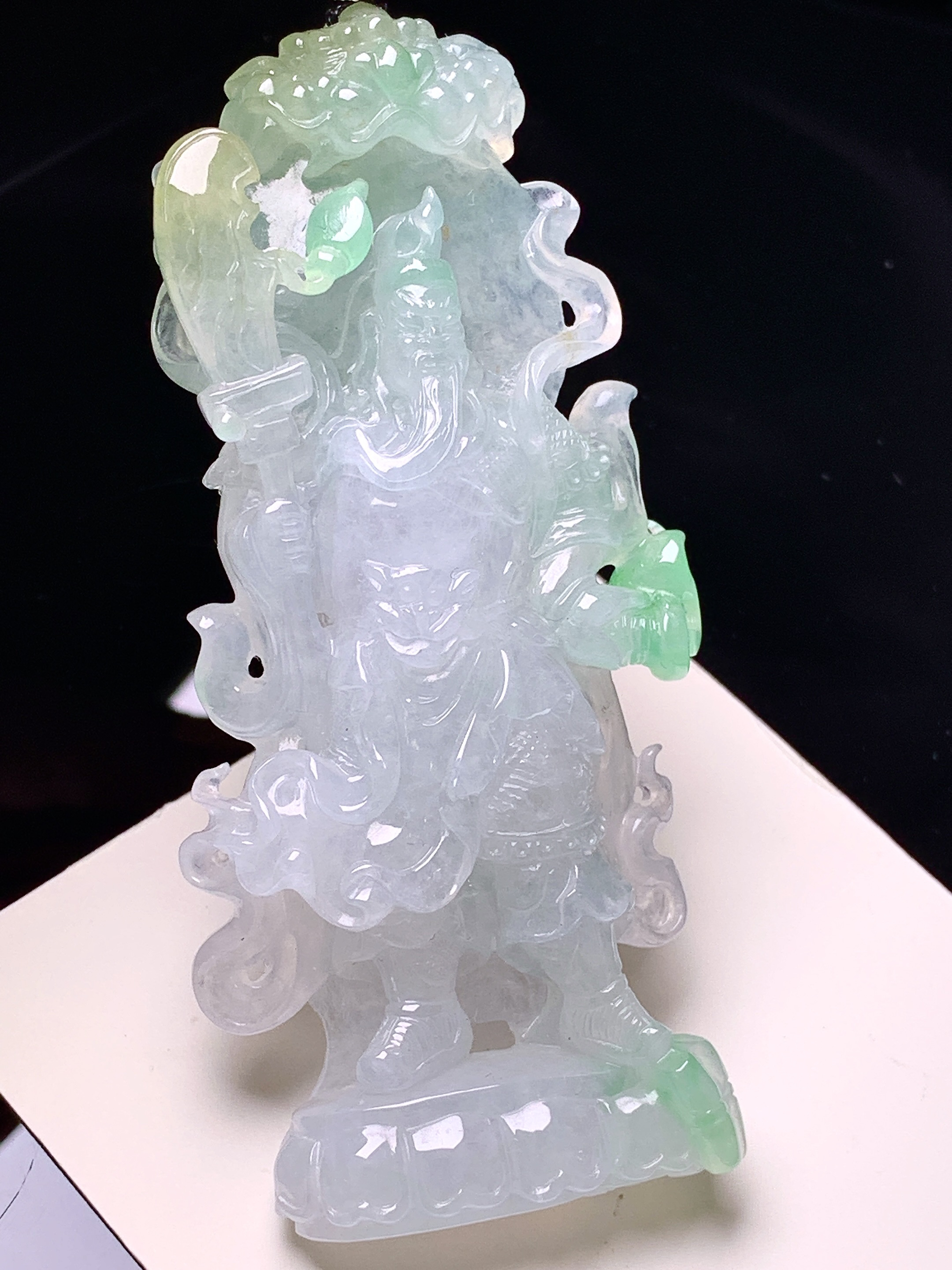 飘黄绿翡关公吊坠 玉质细腻 色泽艳丽清新 水润亮眼 整体尺寸83*35.8*11 a5
