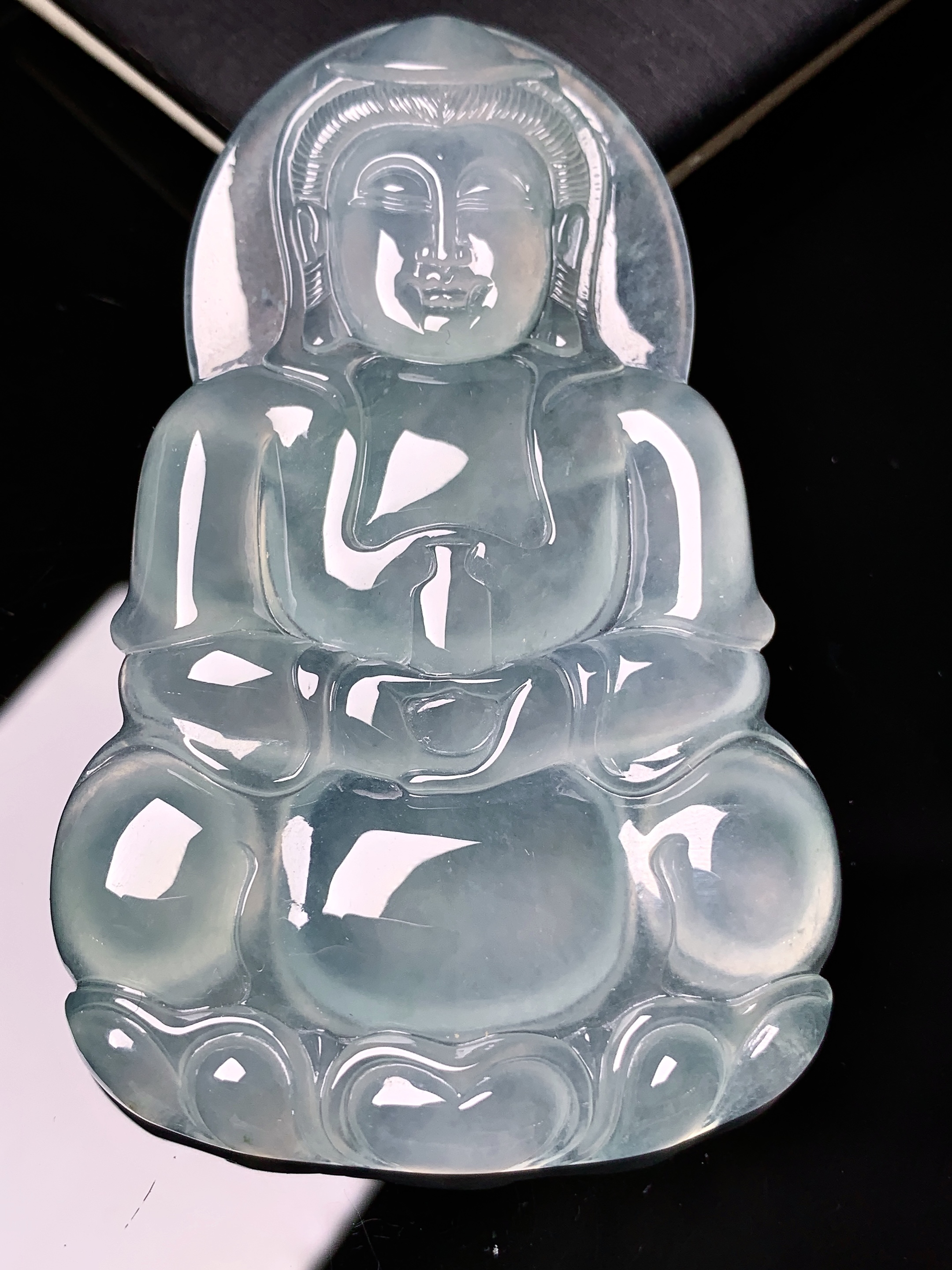 冰种观音菩萨吊坠 玉质细腻 色泽艳丽清新 水润亮眼 整体尺寸72.2*45.5*6 c1