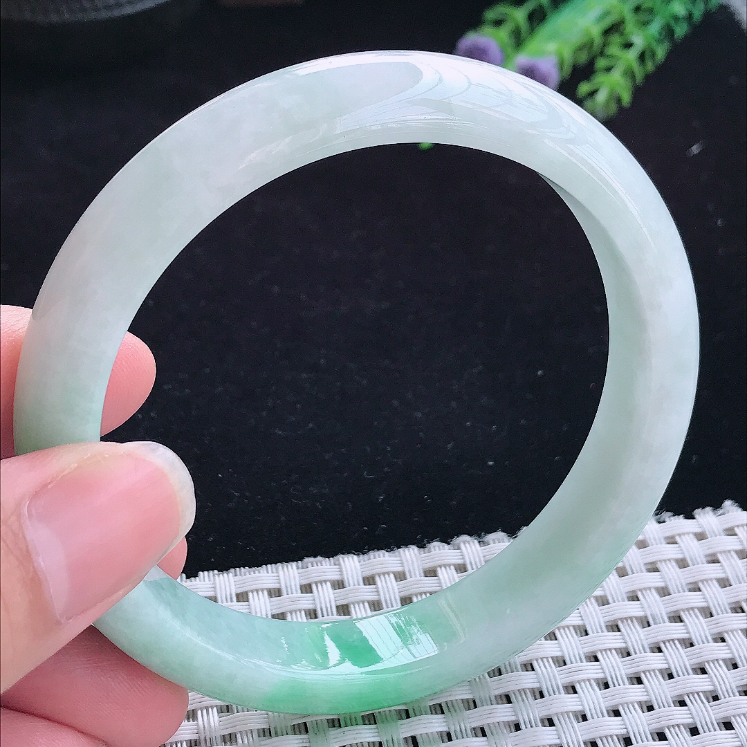 实拍A货翡翠61.5/12.8/8.3大圈口老坑飘阳绿手镯平安玉手镯
