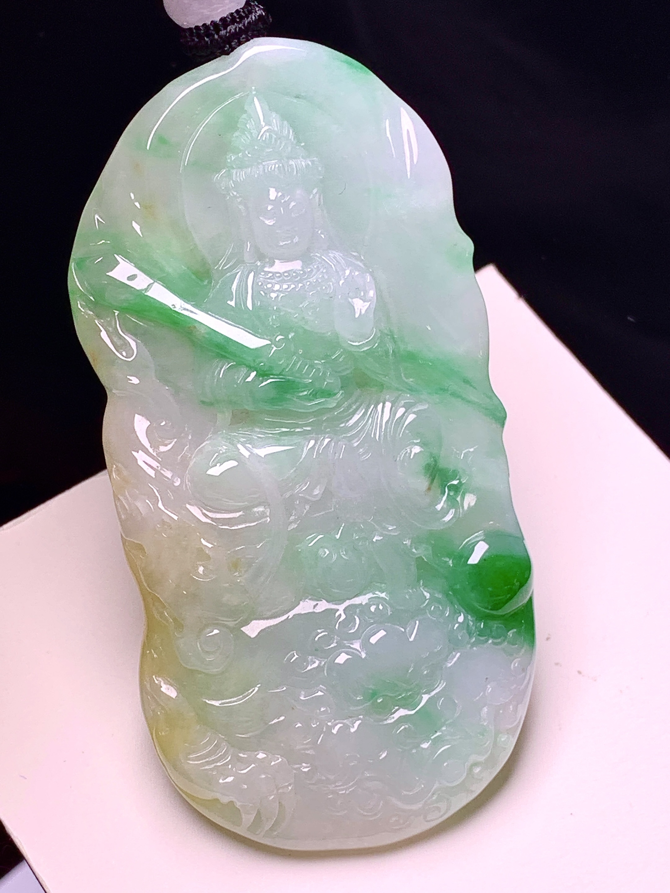 飘黄绿翡文殊菩萨吊坠 玉质细腻 色泽艳丽清新 水润亮眼 整体尺寸62*31.3*7.8 w1