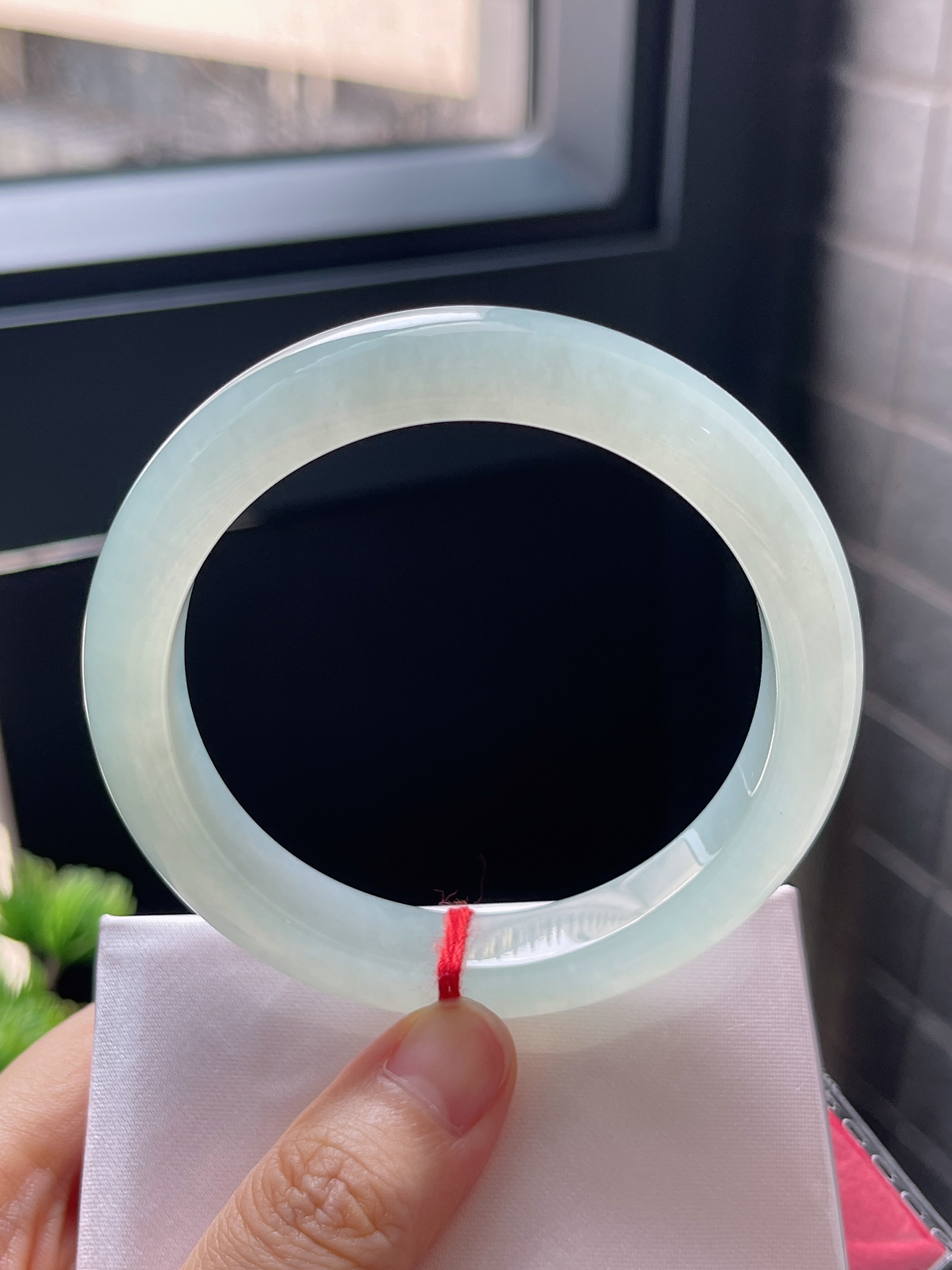 正圈57.7，胶润淡绿翡翠正圈手镯