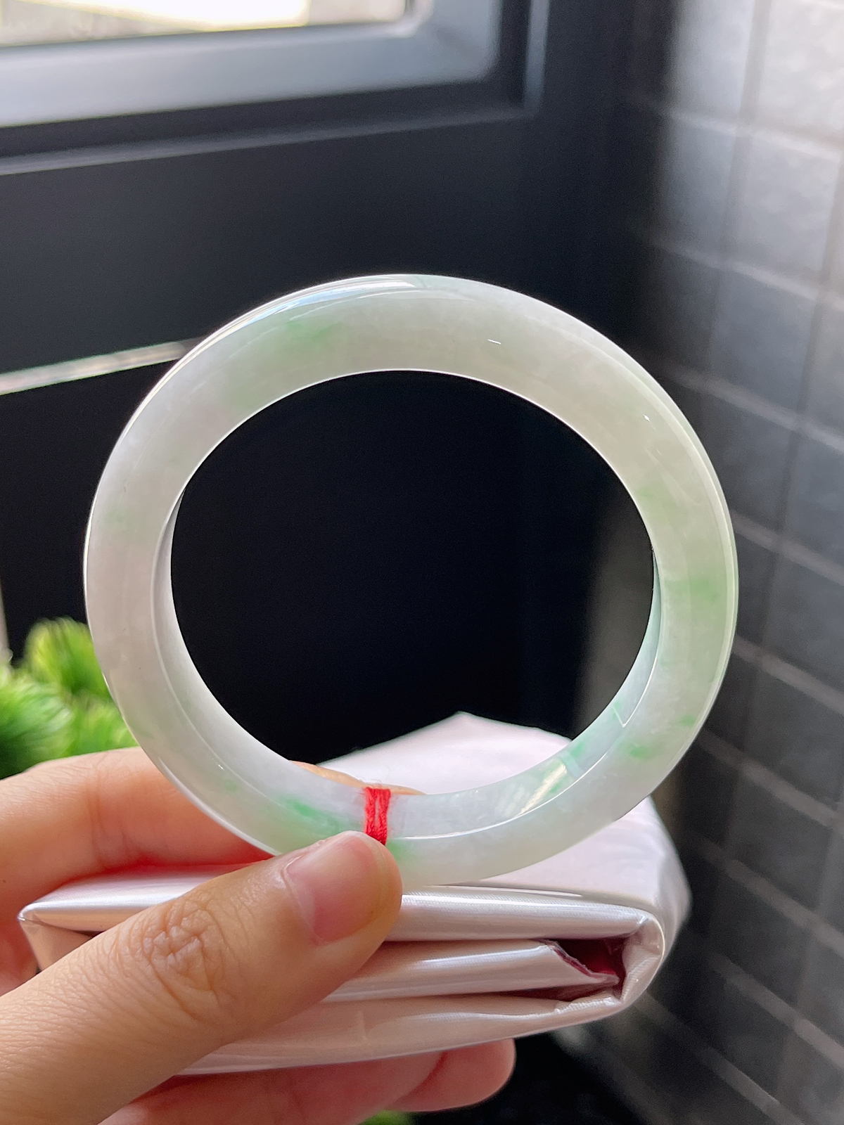 正圈56.8，糯化飘花翡翠手镯