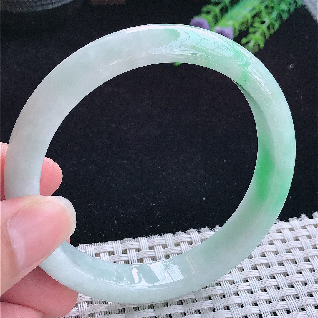 实拍A货翡翠61.5/12.8/8.3大圈口老坑飘阳绿手镯平安玉手镯