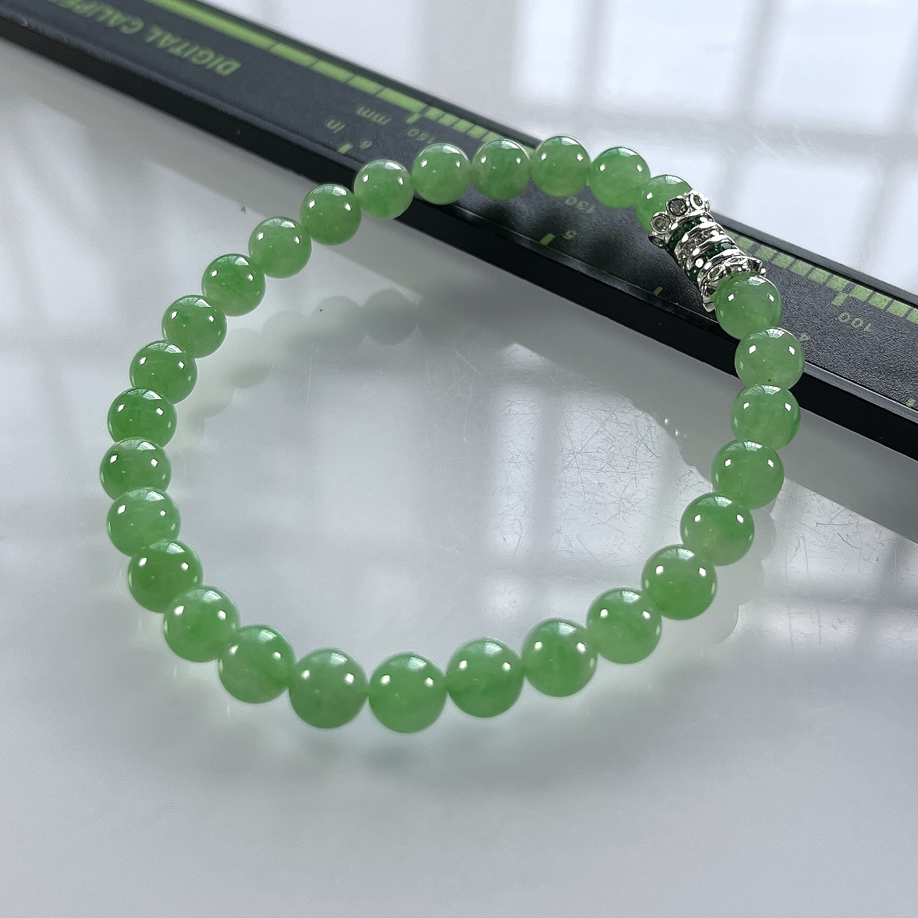 缅甸天然翡翠A货，卡6冰种果绿圆珠手串手链，尺寸：6mm/28颗，长度175mm，重量：11.69g