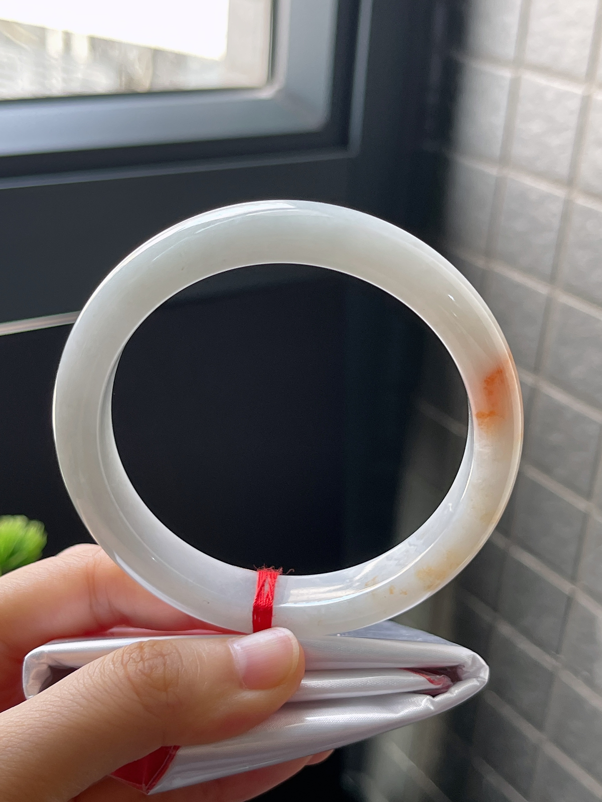 正圈61.5，糯化砂红翡大圈口翡翠手镯
