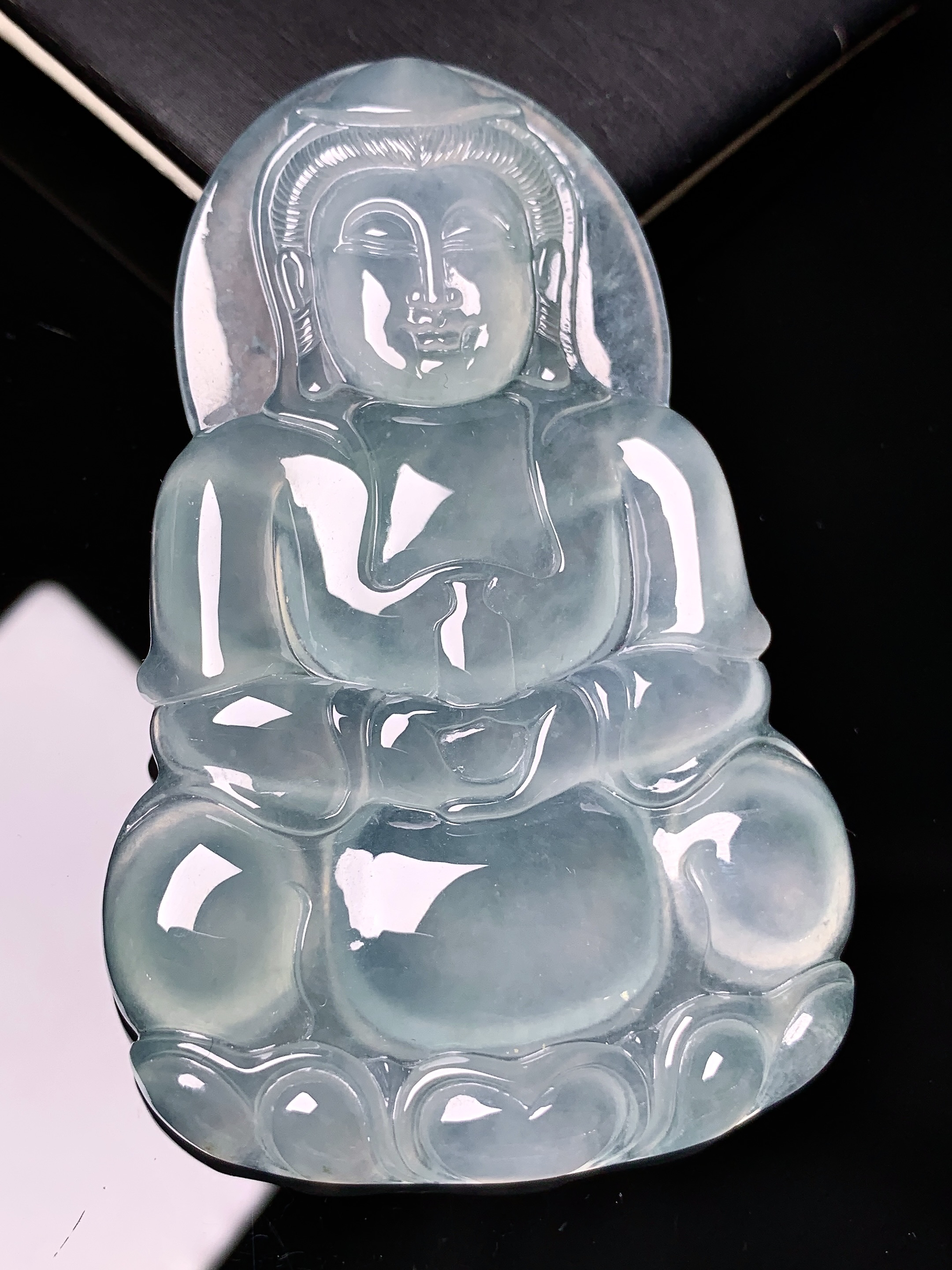冰种观音菩萨吊坠 玉质细腻 色泽艳丽清新 水润亮眼 整体尺寸72.2*45.5*6 c1