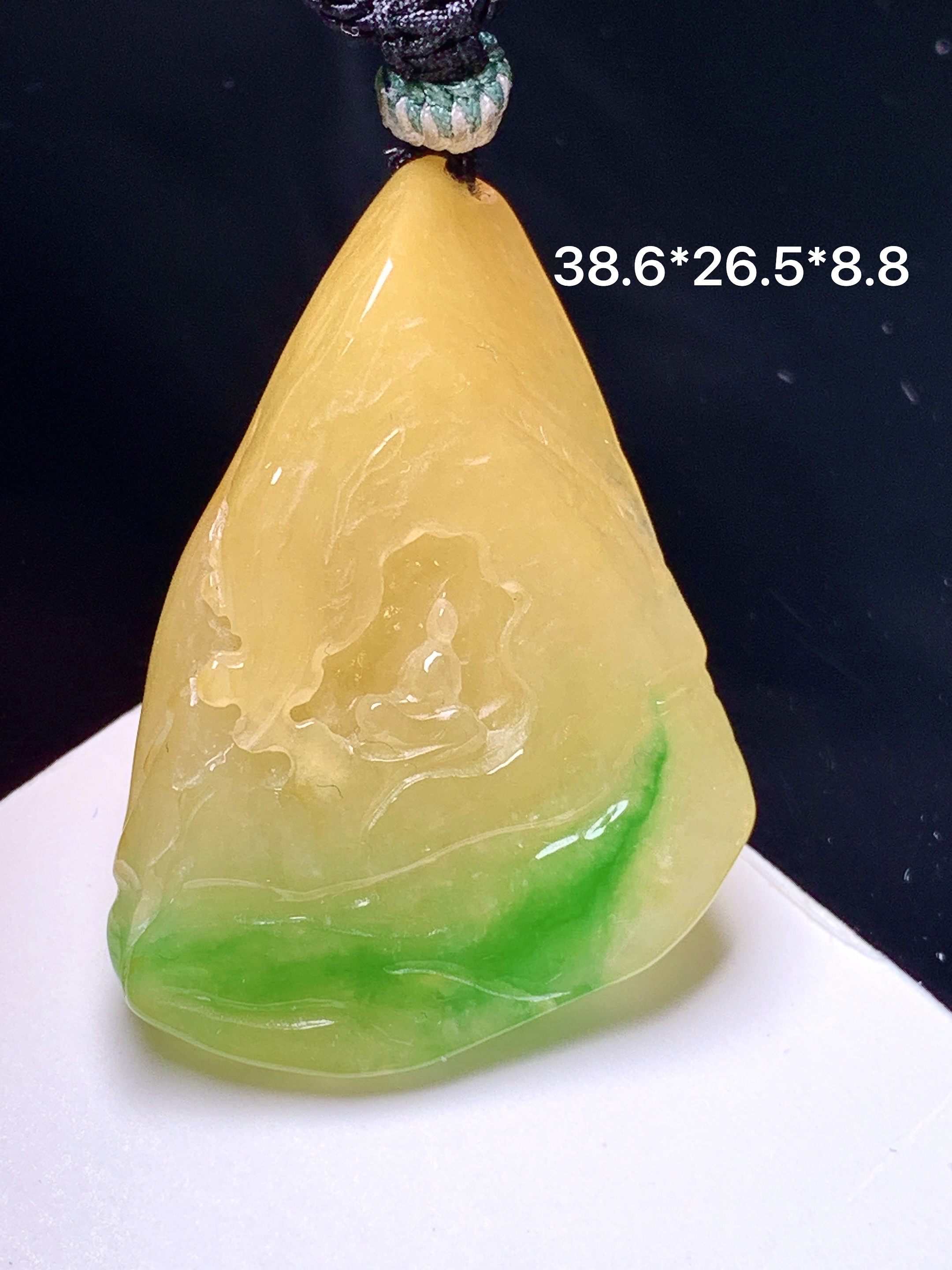 黄翡飘绿悟道吊坠 玉质细腻 色泽艳丽清新 水润亮眼 整体尺寸38.6*26.5*8.8 a5