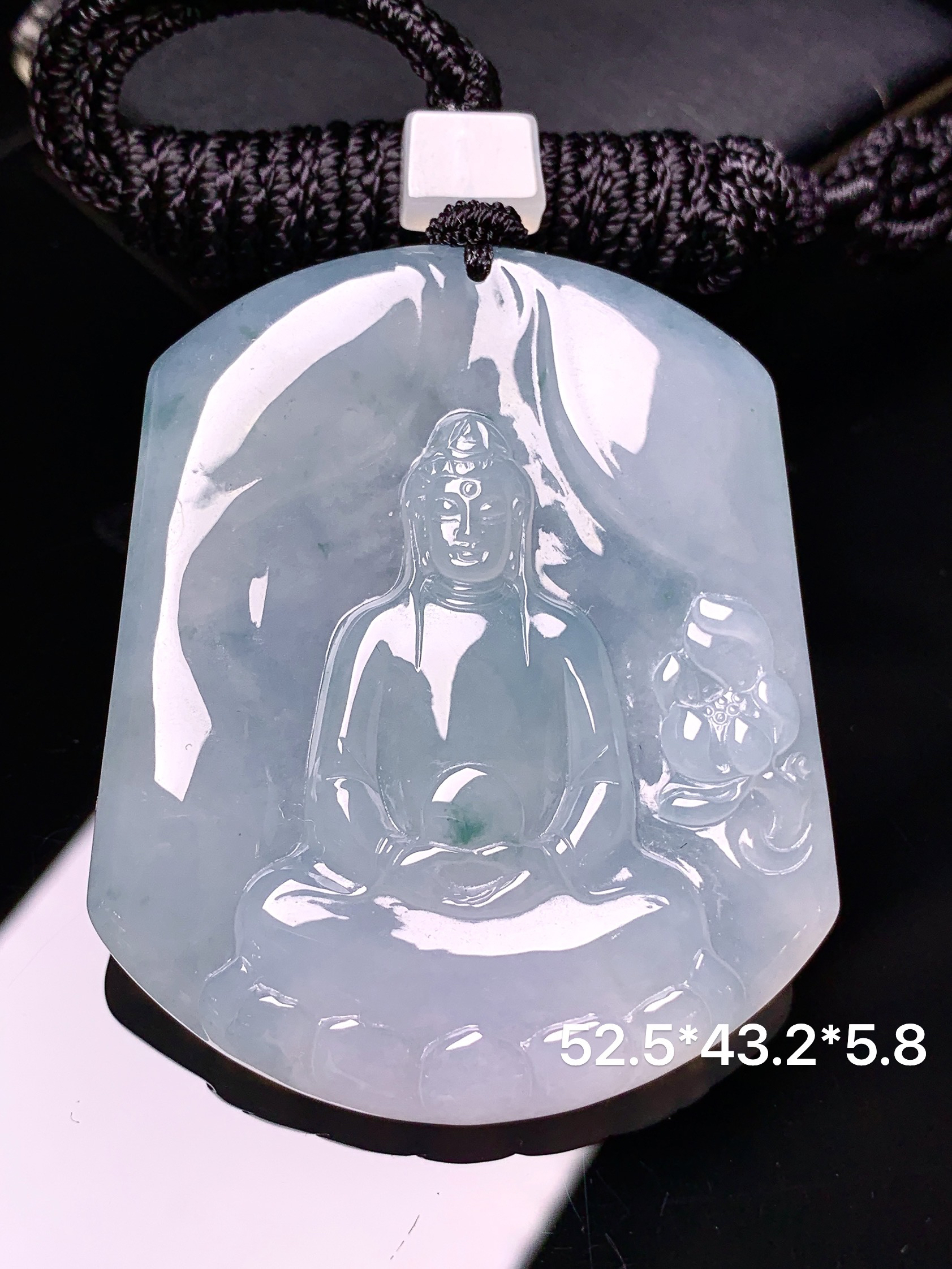 冰种观音菩萨吊坠 玉质细腻 色泽艳丽清新 水润亮眼 整体尺寸52.5*43.2*5.8 L1