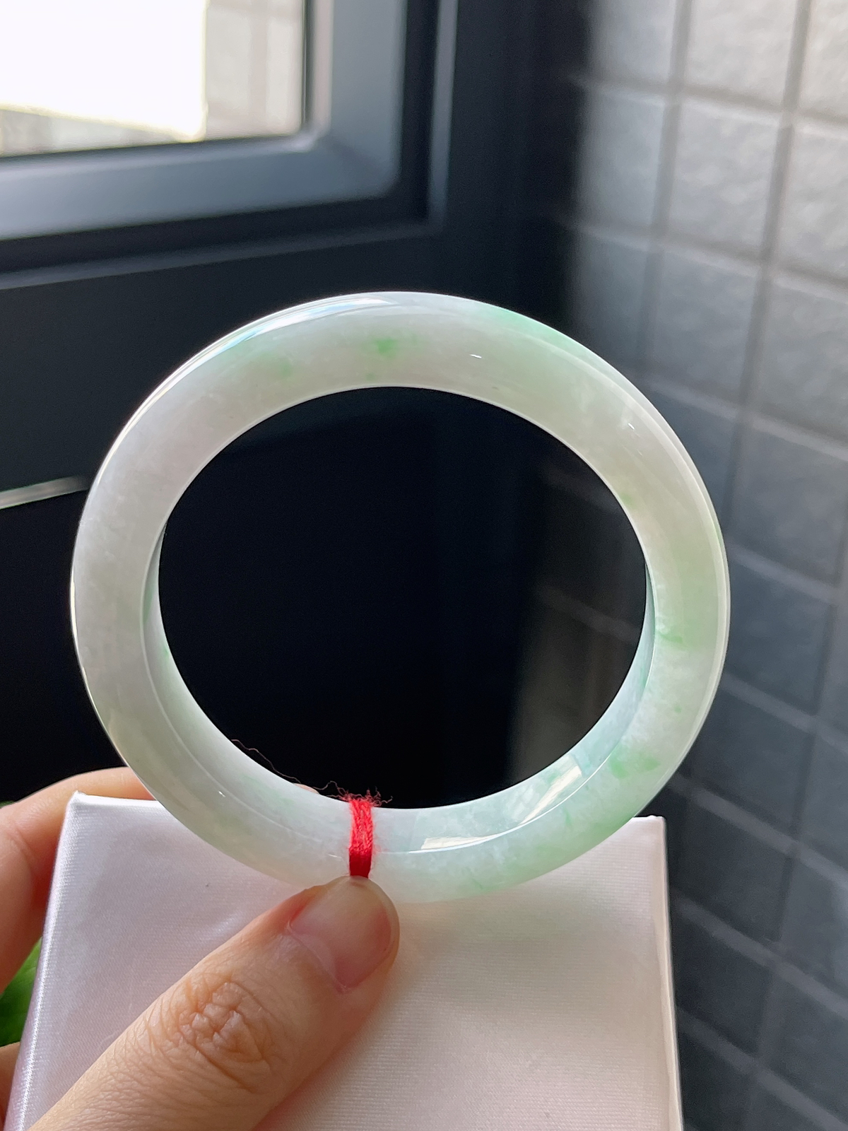 正圈56.8，糯化飘花翡翠手镯