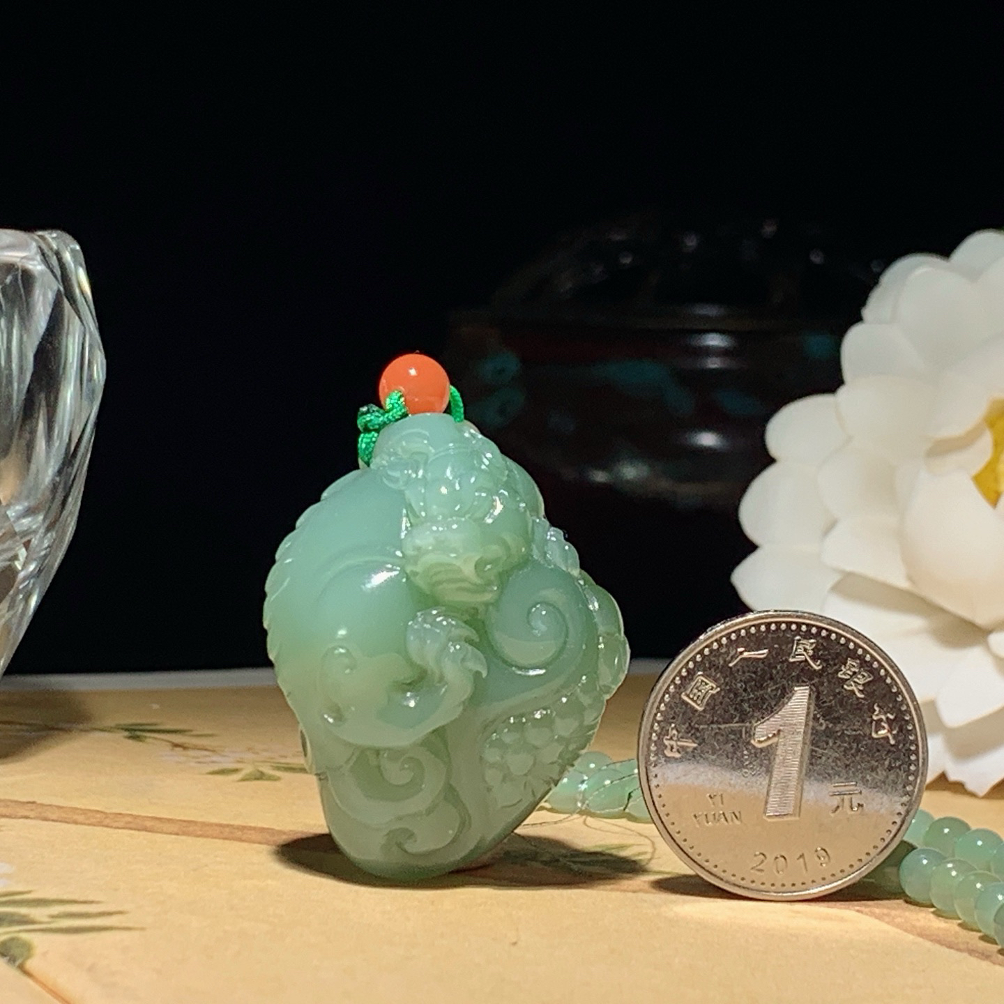和田玉粉青俄罗斯碧玉招财貔貅挂件。尺寸36/27/14重36.4克。碧玉无事牌。玉质细腻油润。手推出油。品相大气。lt250525