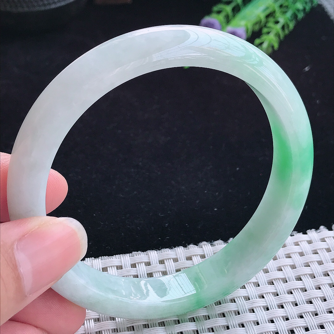实拍A货翡翠61.5/12.8/8.3大圈口老坑飘阳绿手镯平安玉手镯