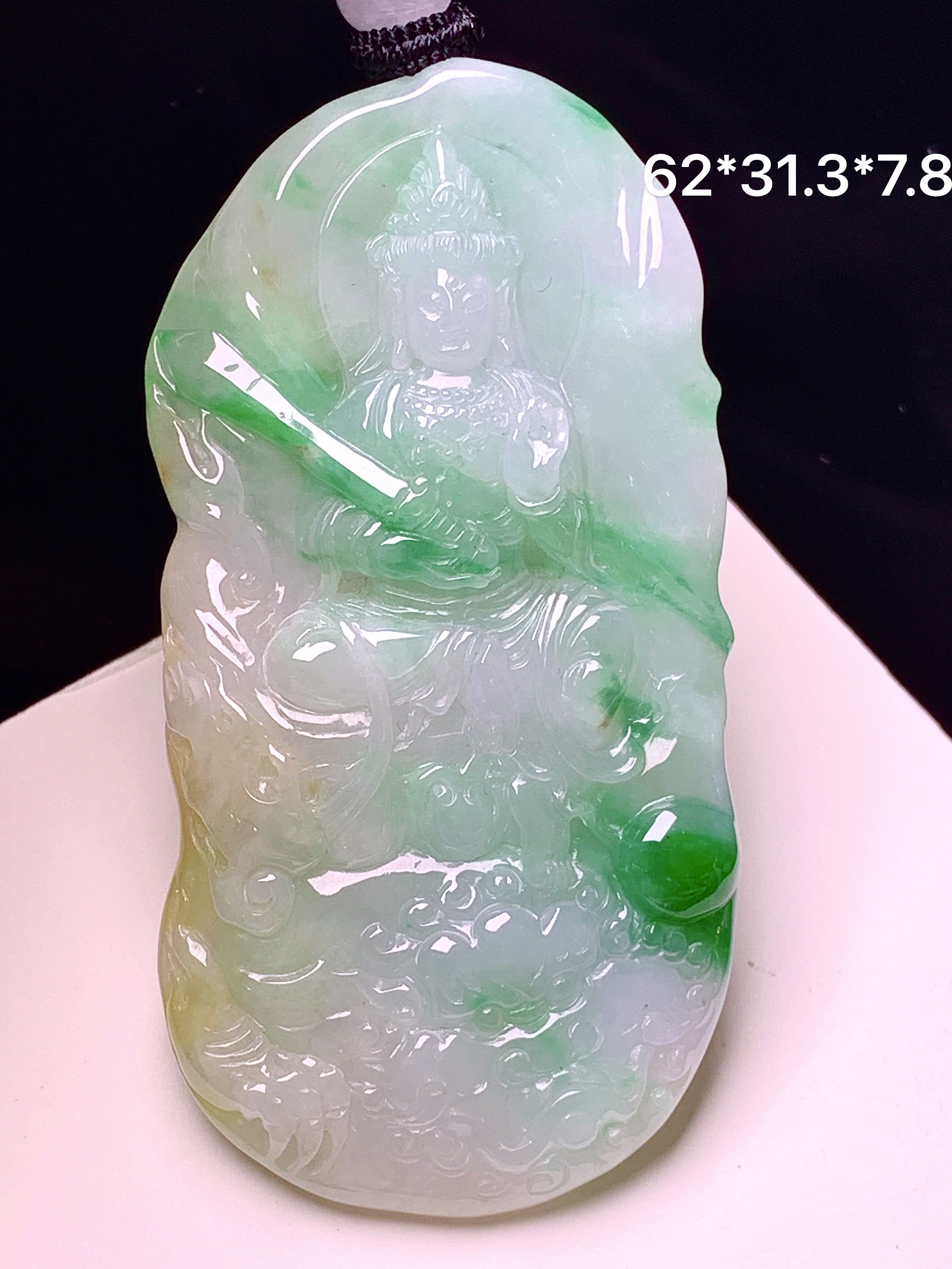 飘黄绿翡文殊菩萨吊坠 玉质细腻 色泽艳丽清新 水润亮眼 整体尺寸62*31.3*7.8 w1