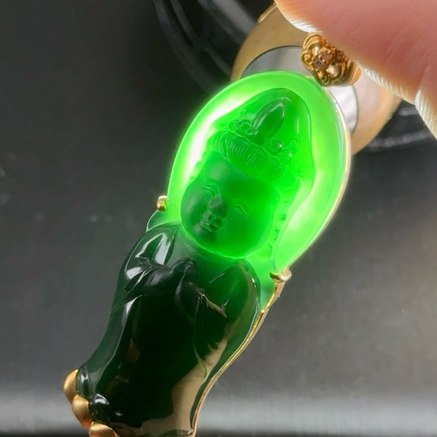 精品18k墨翠宝宝观音 种好色正 黑度好 打灯通透 油性十足 尺寸57.4