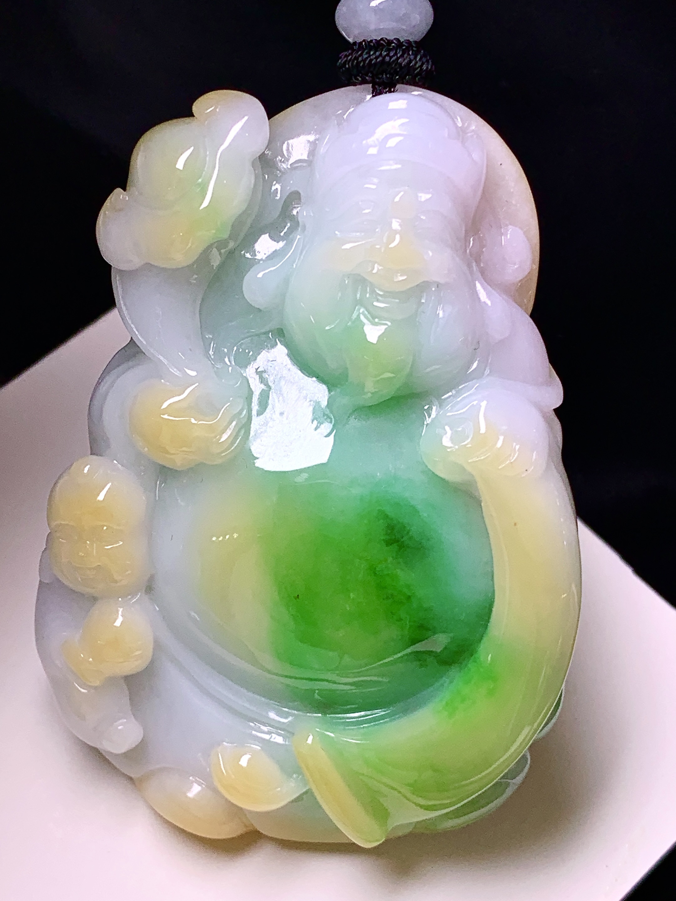 飘黄绿翡财神爷吊坠 玉质细腻 色泽艳丽清新 水润亮眼 整体尺寸56.2*39.8*12.5 w1