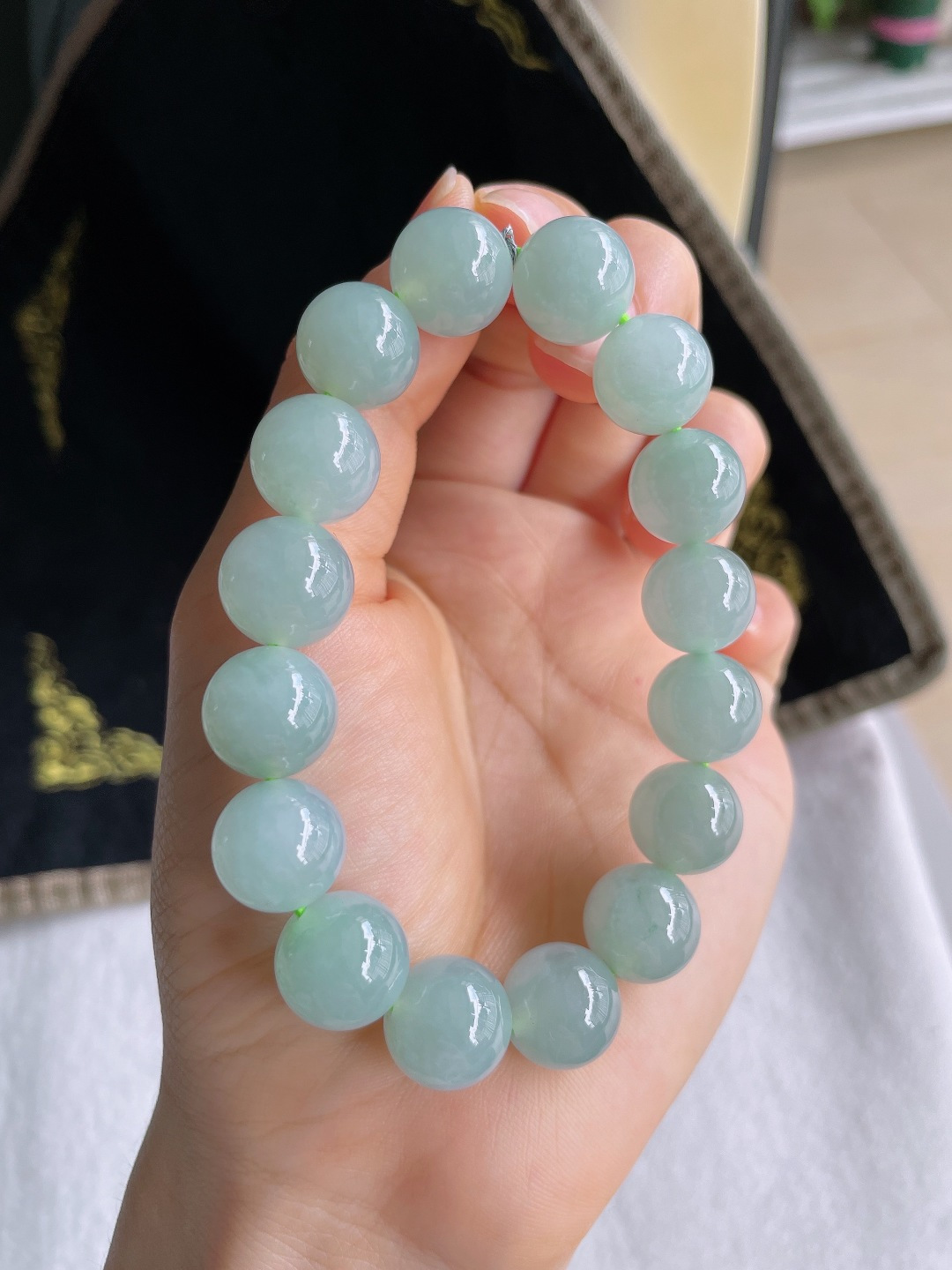 ️，缅甸天然翡翠A货，冰浅绿手串，尺寸：12.5mm。【编3031】