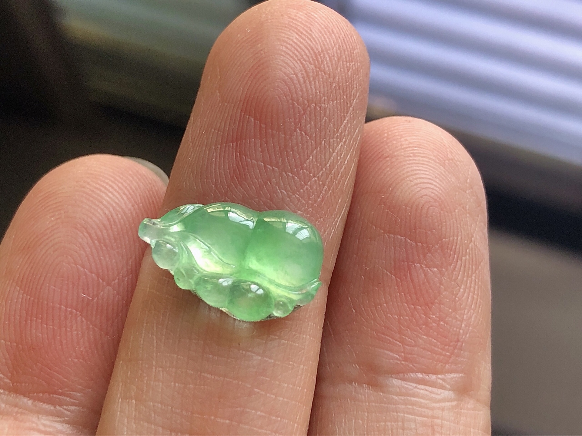 ️ 冰种阳绿葫芦， 色泽艳阳，通透水润，玉质细腻，夺目迷人，镶嵌效果，品相，无裂，尺寸15.6*9