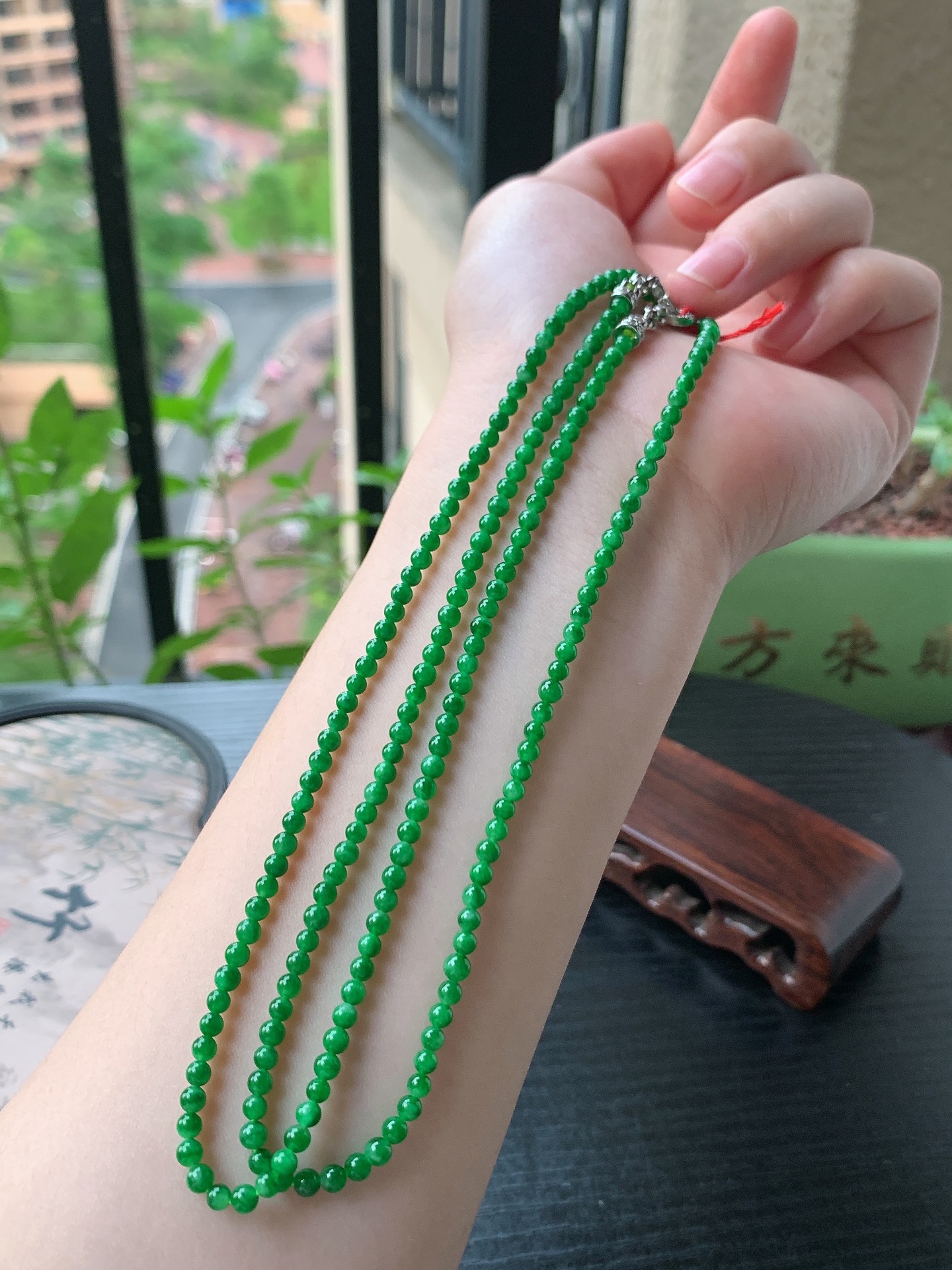 老坑冰种胶感飘阳绿圆珠项链 裸石尺寸:3.2mm