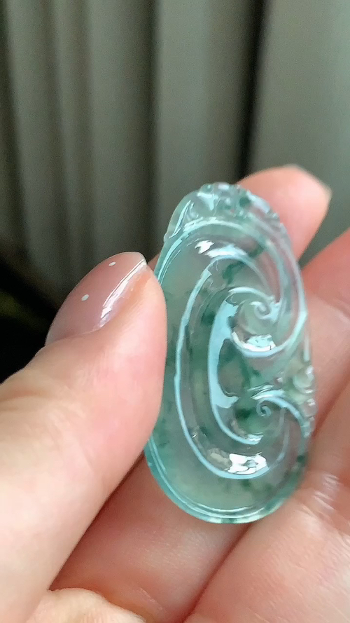 天然翡翠，飘花如意 尺寸41-23.2-4.5 ay524