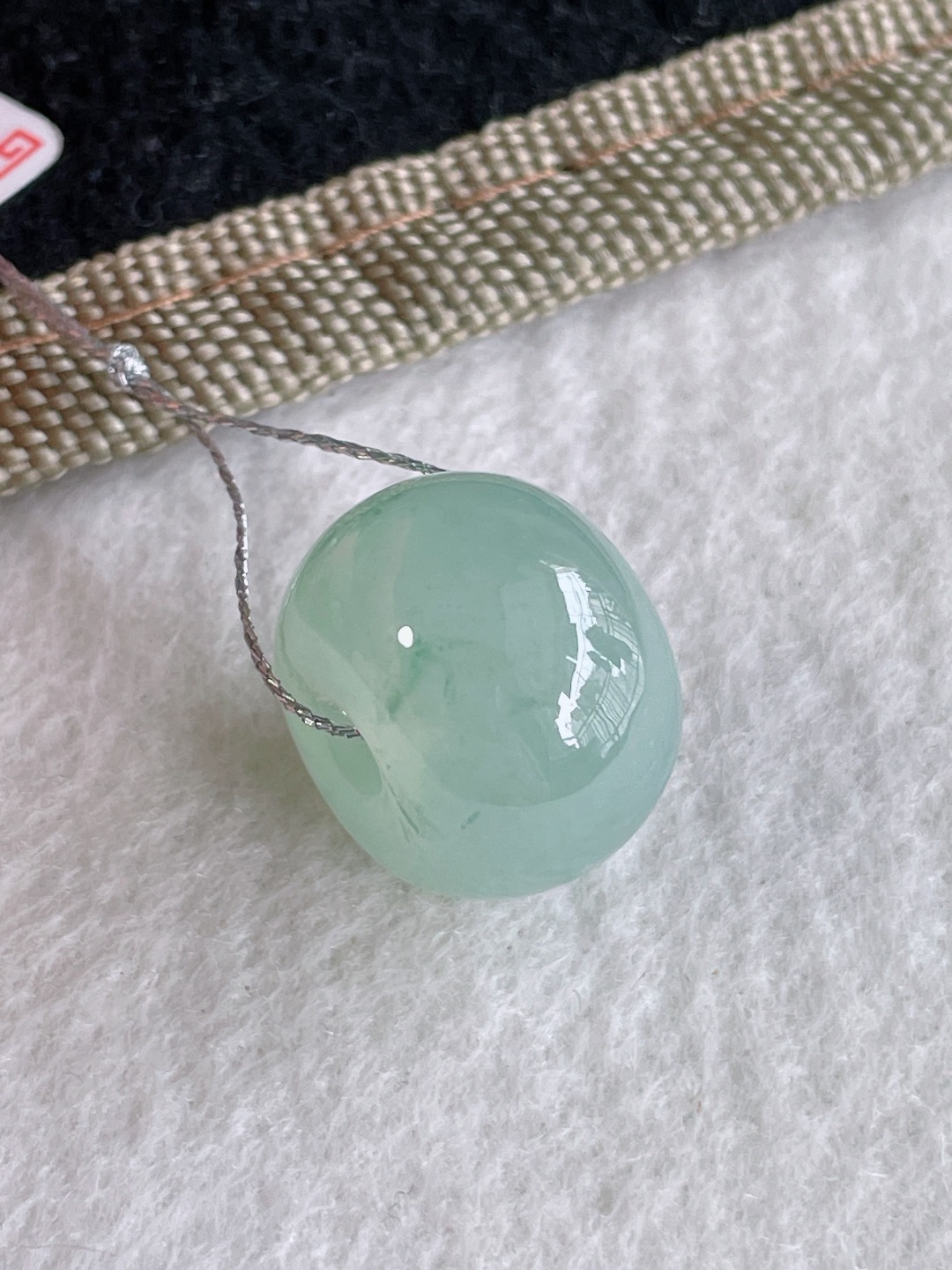 缅甸天然翡翠A货，冰飘花路路通单珠，尺寸：17.3-12.5mm。【编4126】