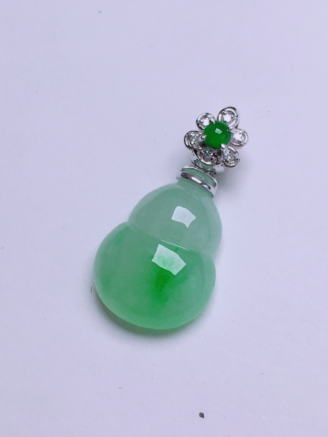 ️高冰绿葫芦吊坠，晶莹剔透，新颖时尚，无裂，22.5