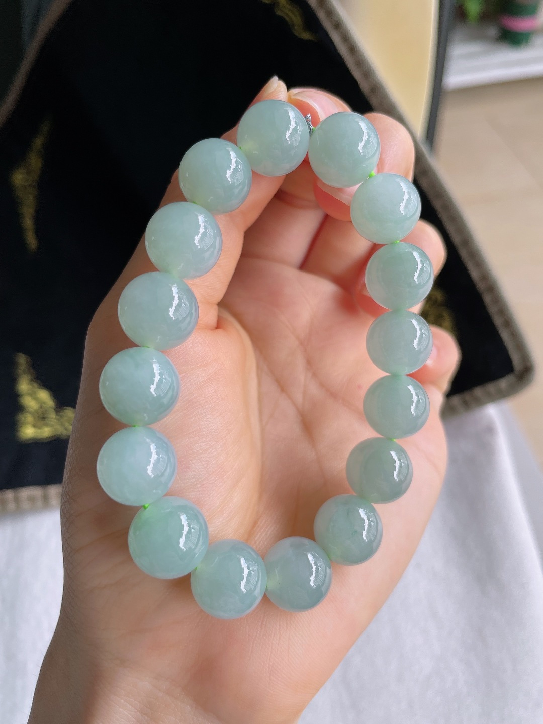 ️，缅甸天然翡翠A货，冰浅绿手串，尺寸：12.5mm。【编3031】
