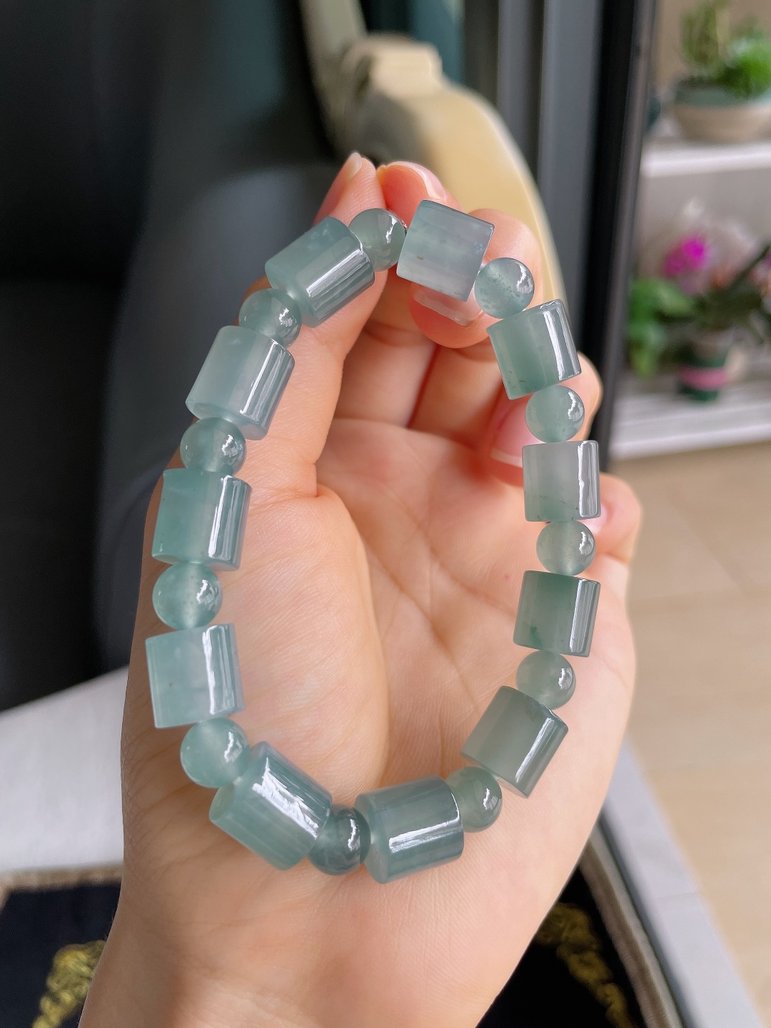 ️天然翡翠A货，冰蓝水路路通手串，尺寸：10.2mm，圆珠7.8mm。【编3893】