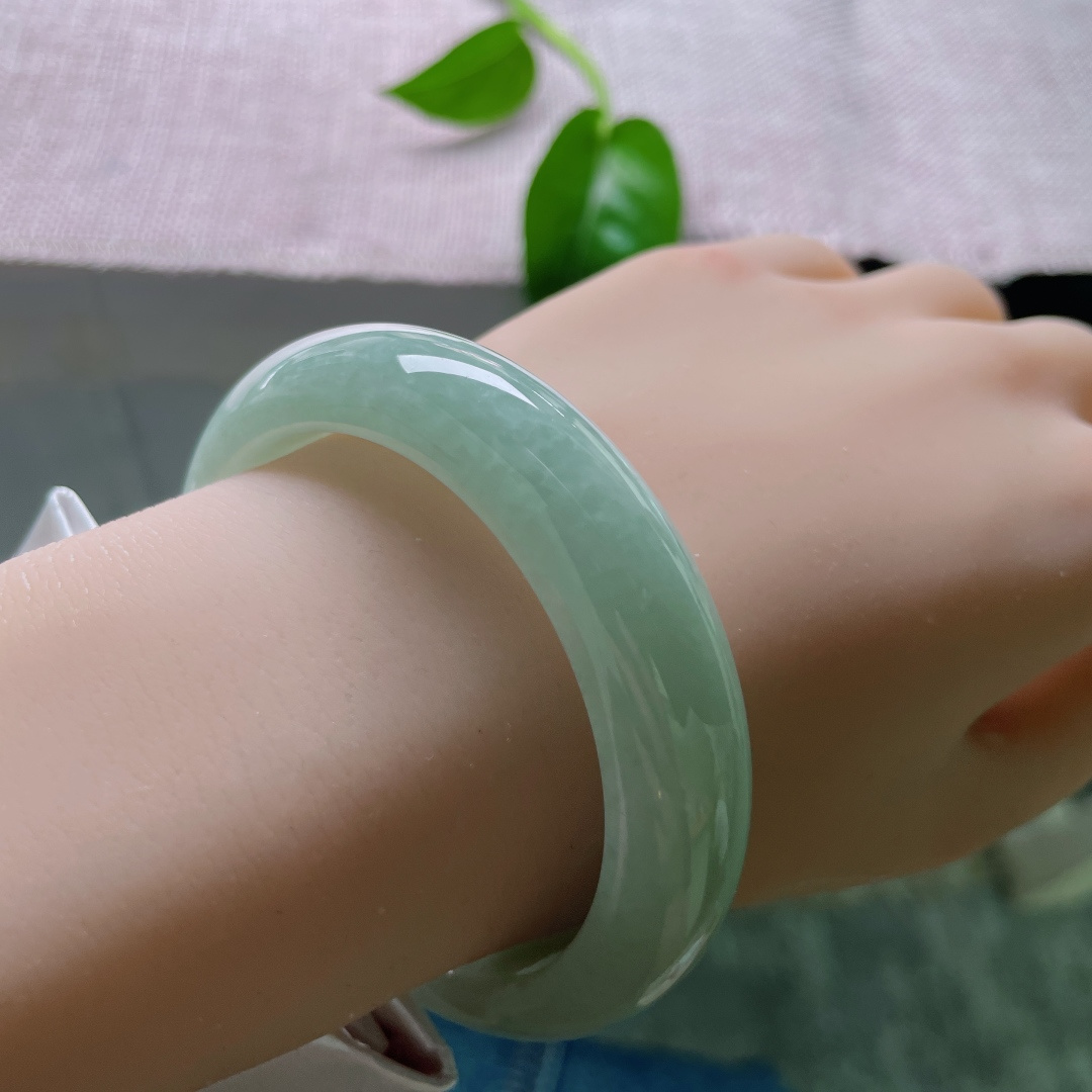 54.5/13.5/8.6绿底正圈，水润细腻，清新简约大方，贵气，有纹，ss53199a